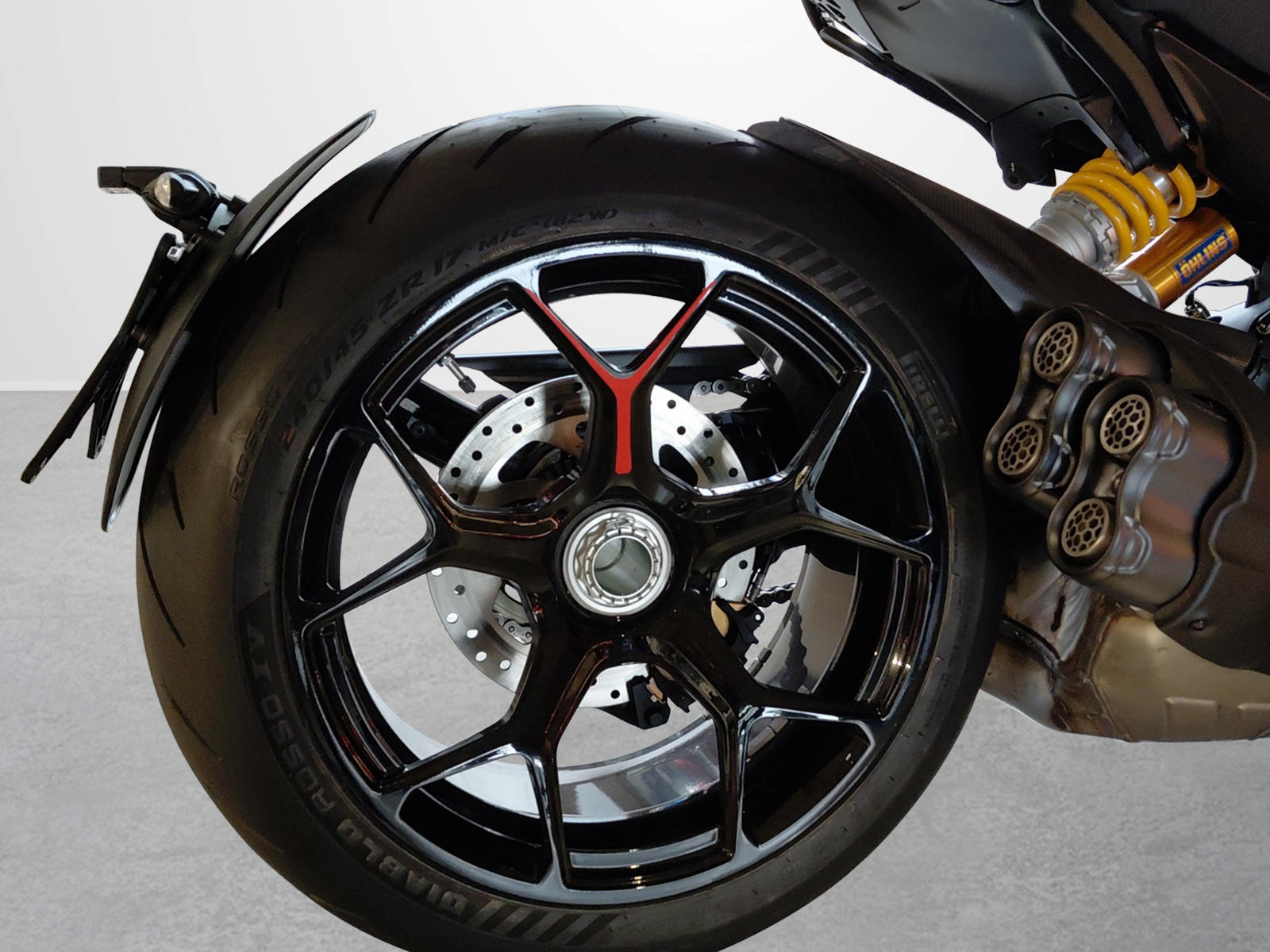 DUCATI * RS*-showroom-element-3