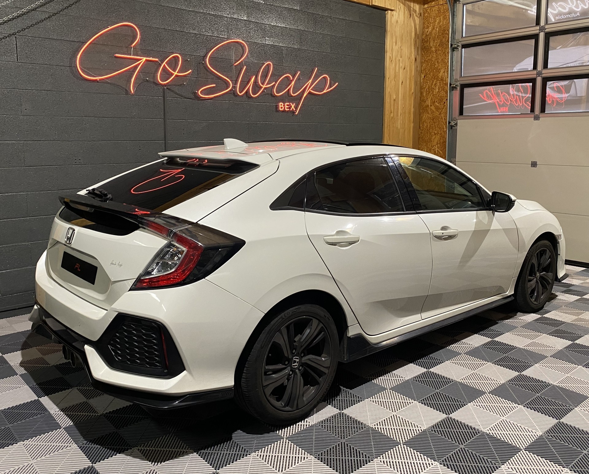 HONDA Civic 1.5 VTEC Sport Plus-showroom-element-3