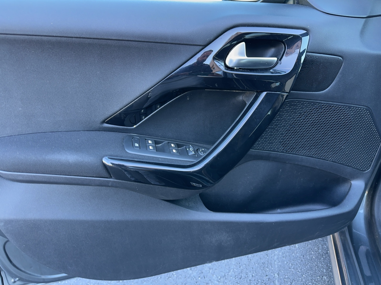 PEUGEOT 208 1.2 PureTech Access-image-11