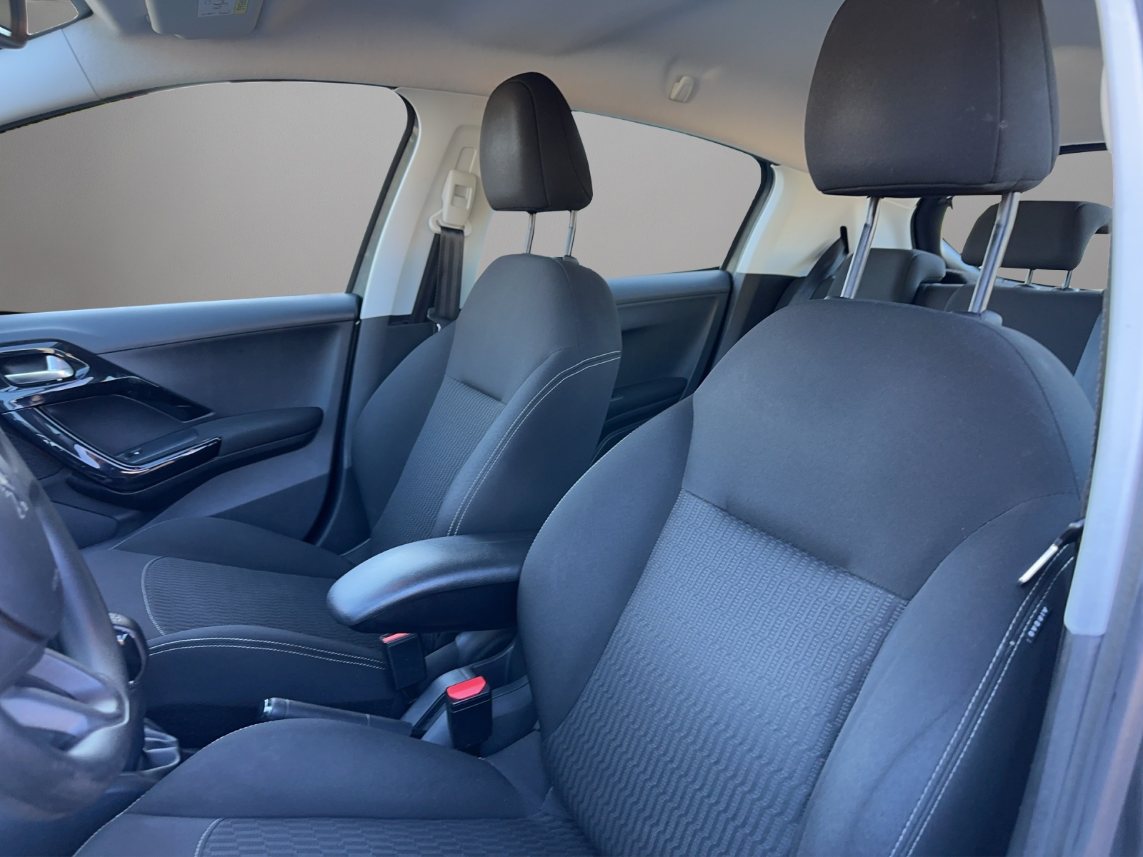 PEUGEOT 208 1.2 PureTech Access-image-19