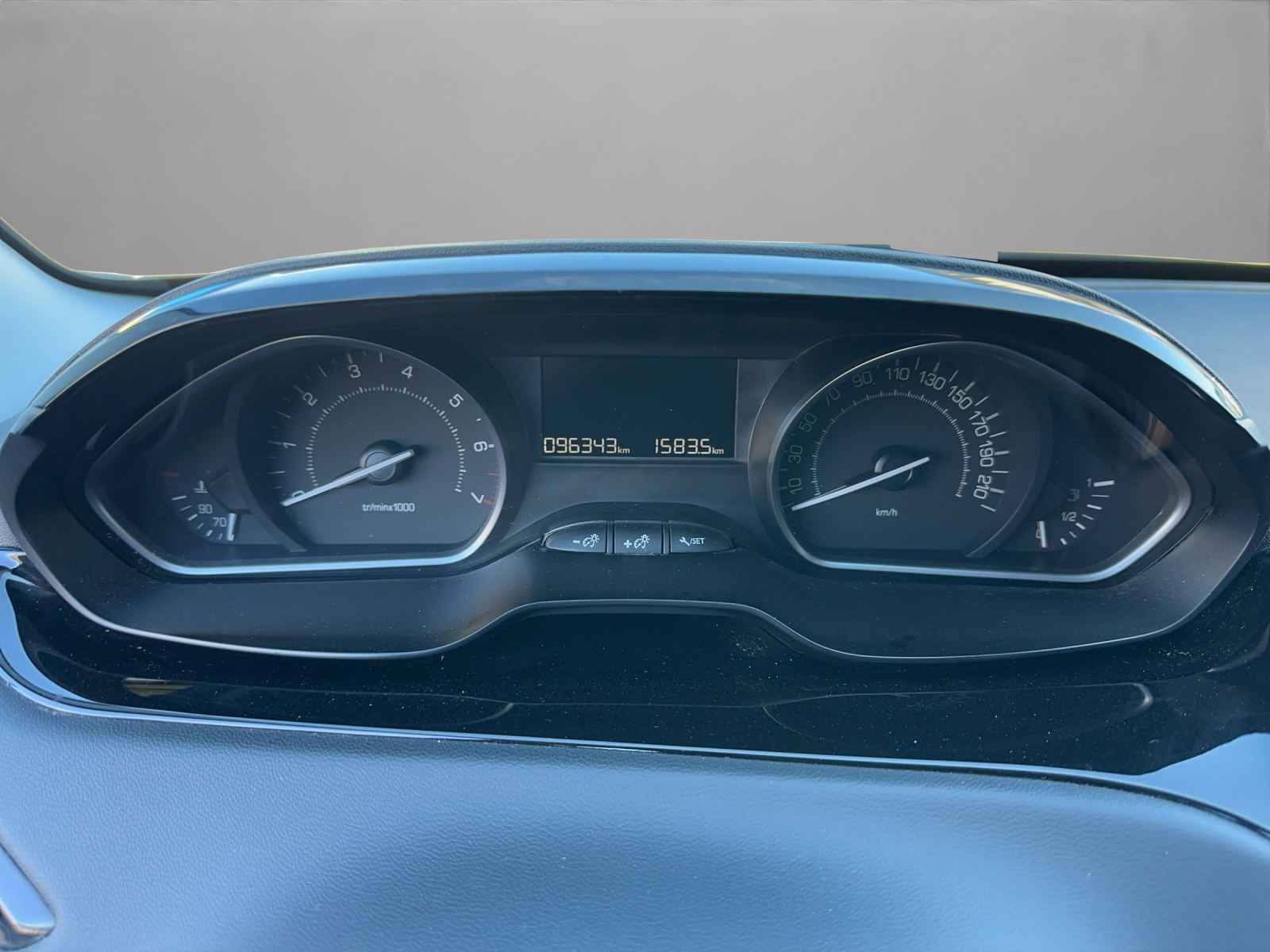 PEUGEOT 208 1.2 PureTech Access-image-10