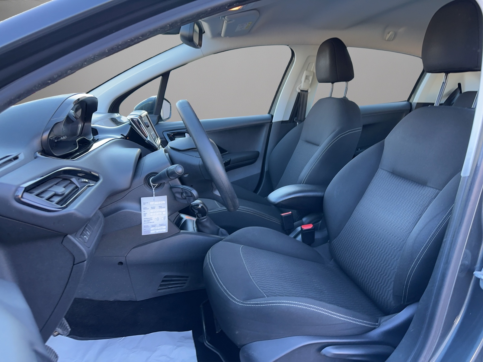 PEUGEOT 208 1.2 PureTech Access-image-8