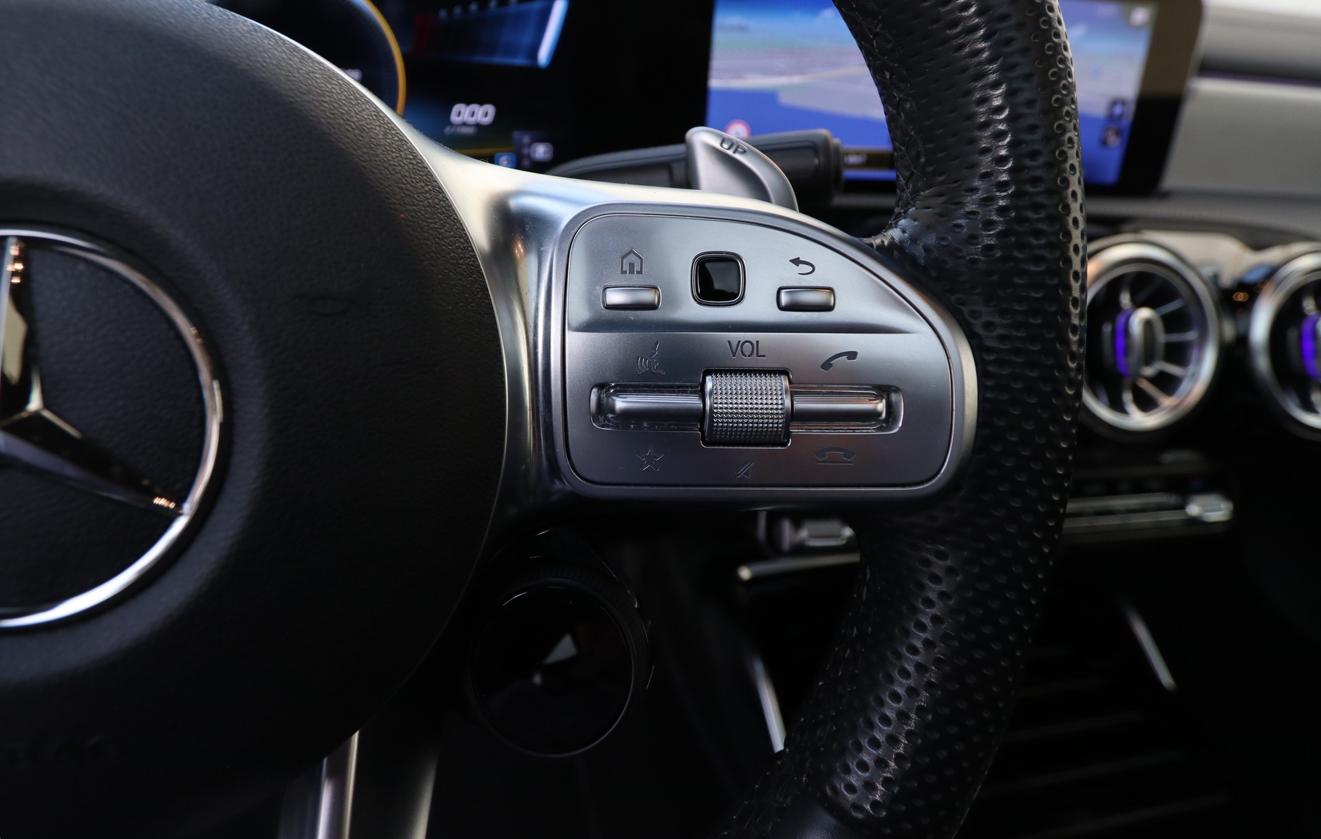 MERCEDES-BENZ CLA 45 S AMG 4Matic+ 8G-DCT-image-15
