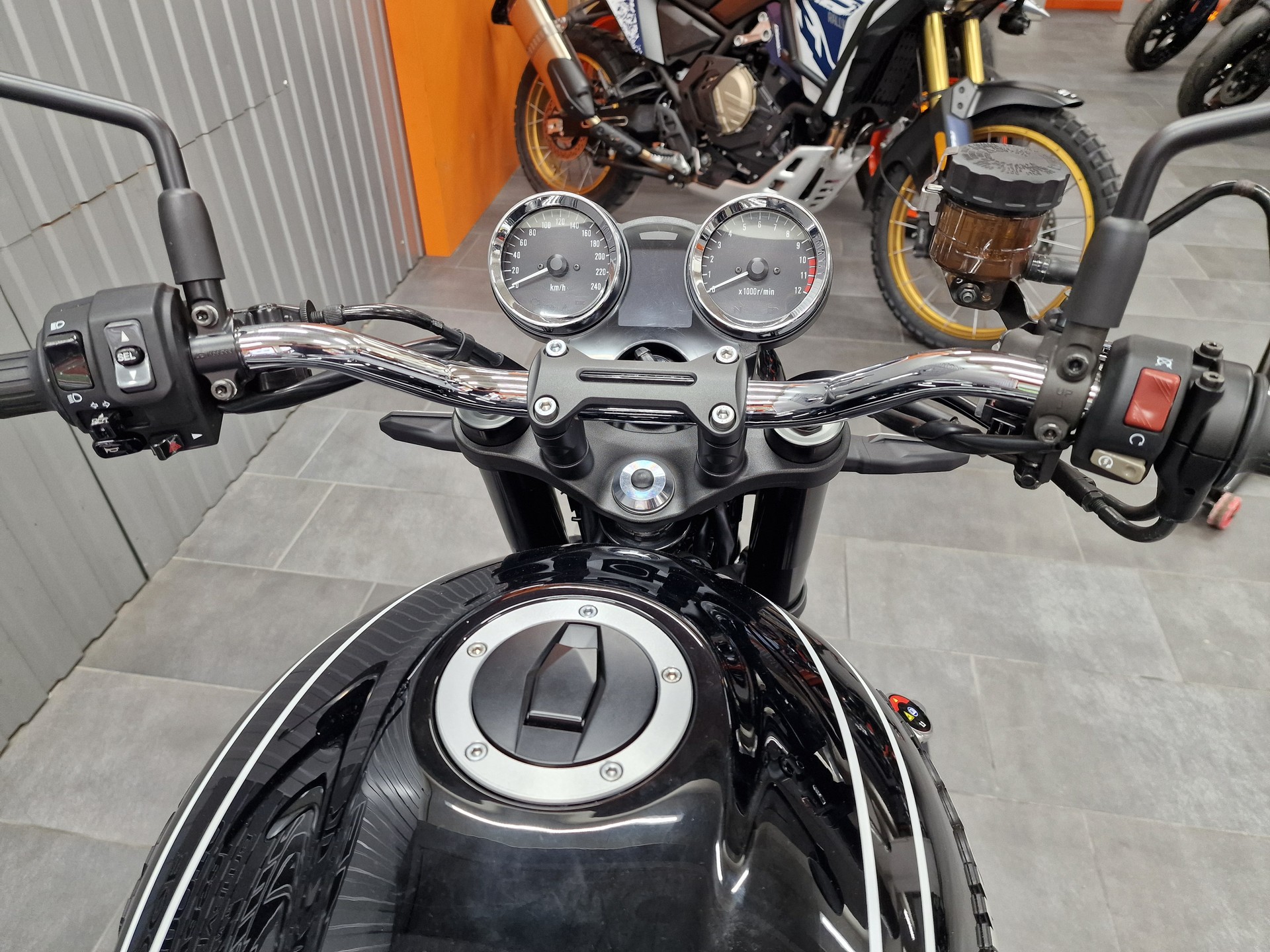 KAWASAKI Z 900 RS-image-6