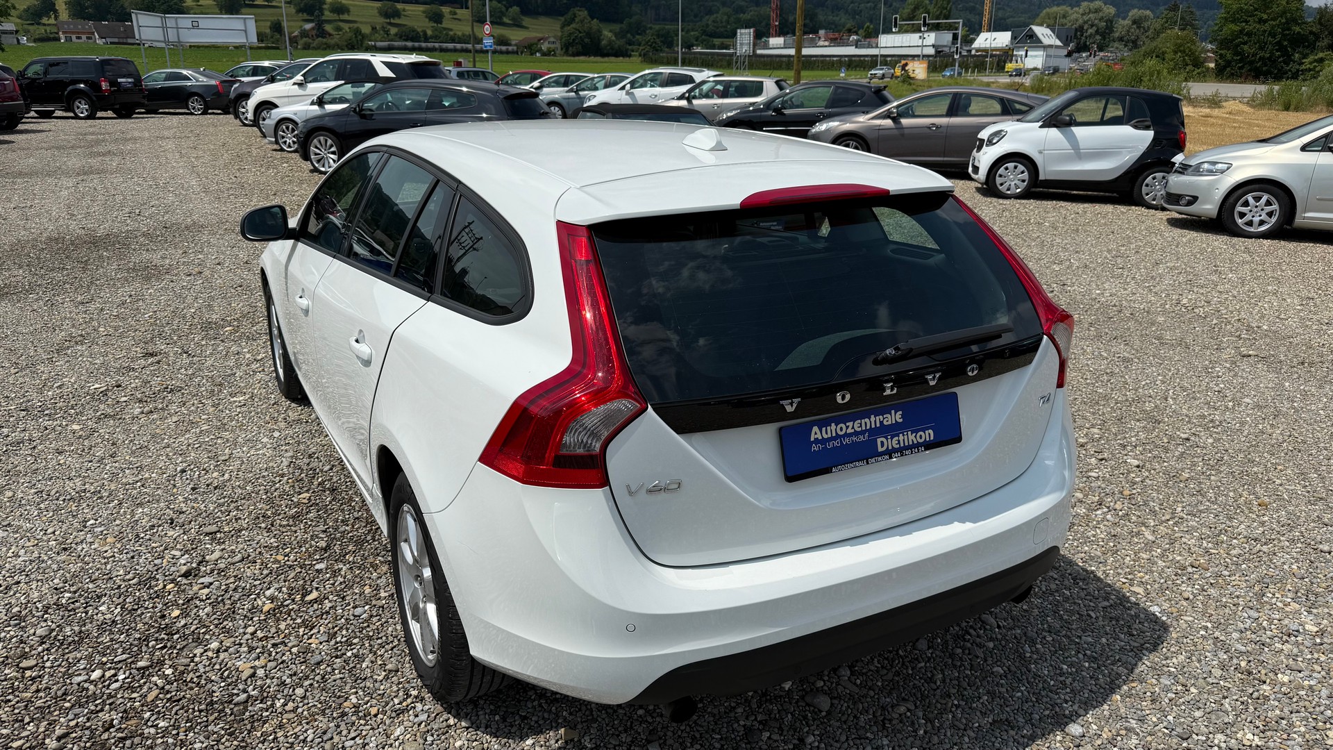 VOLVO V60 T4 Kinetic Powershift-image-16