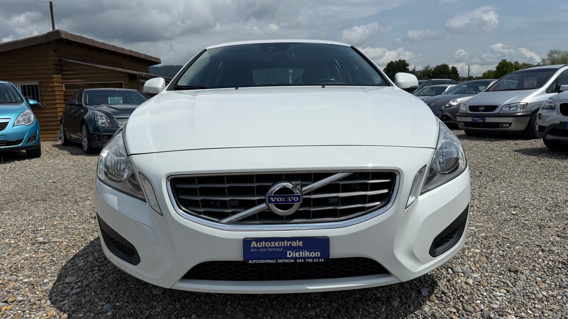 VOLVO V60 T4 Kinetic Powershift-image-12