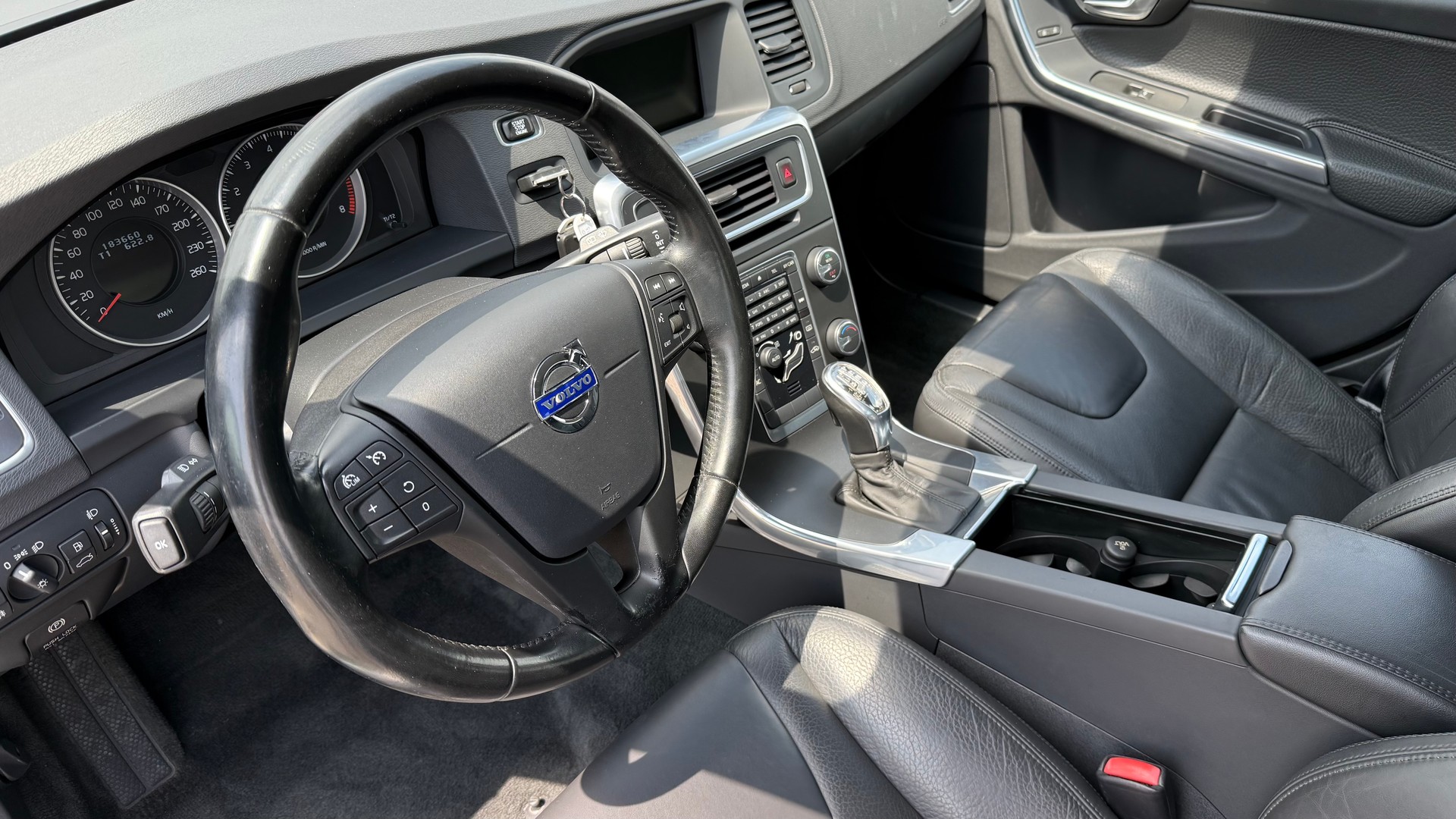 VOLVO V60 T4 Kinetic Powershift-showroom-element-2