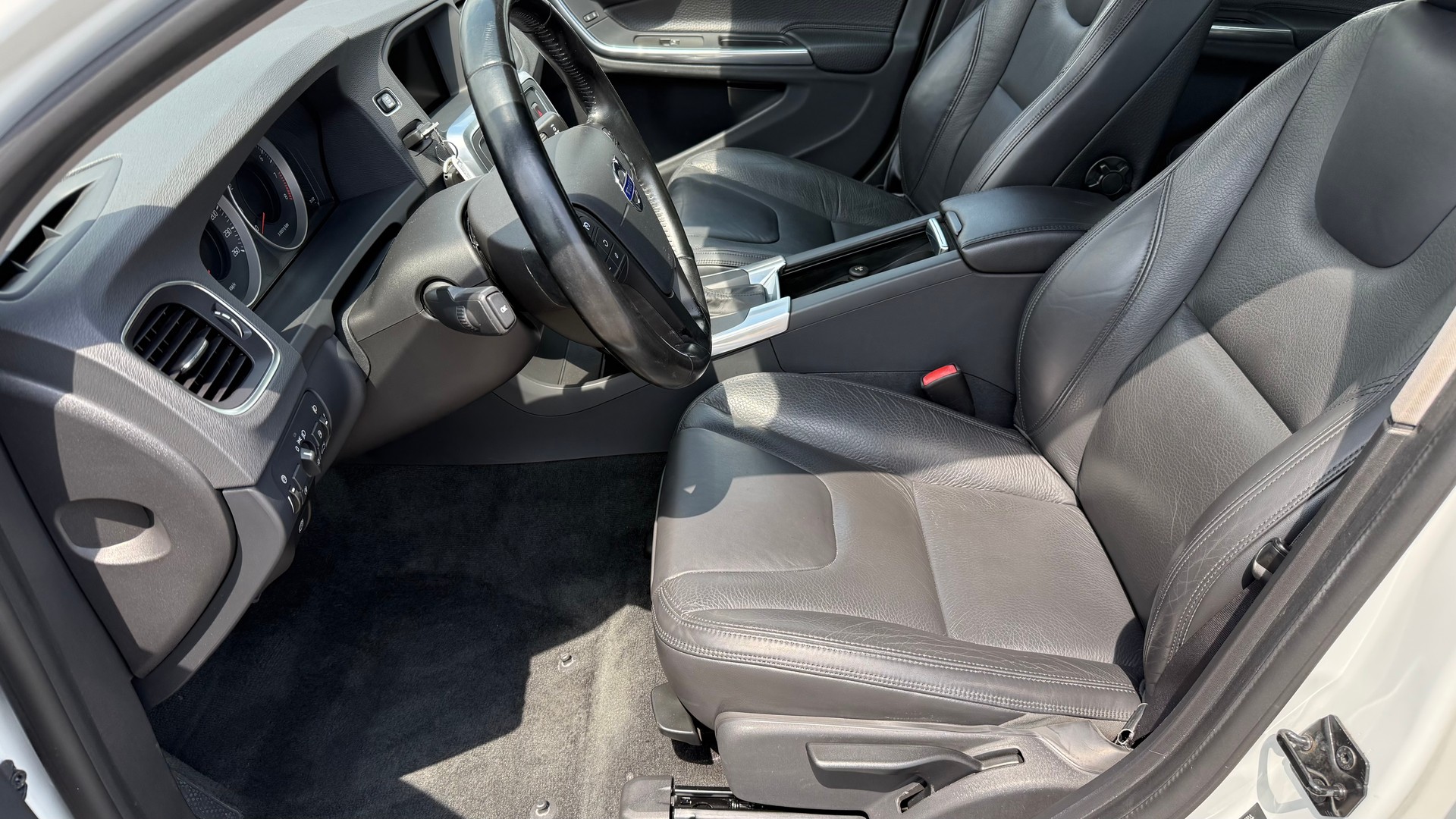 VOLVO V60 T4 Kinetic Powershift-showroom-element-3