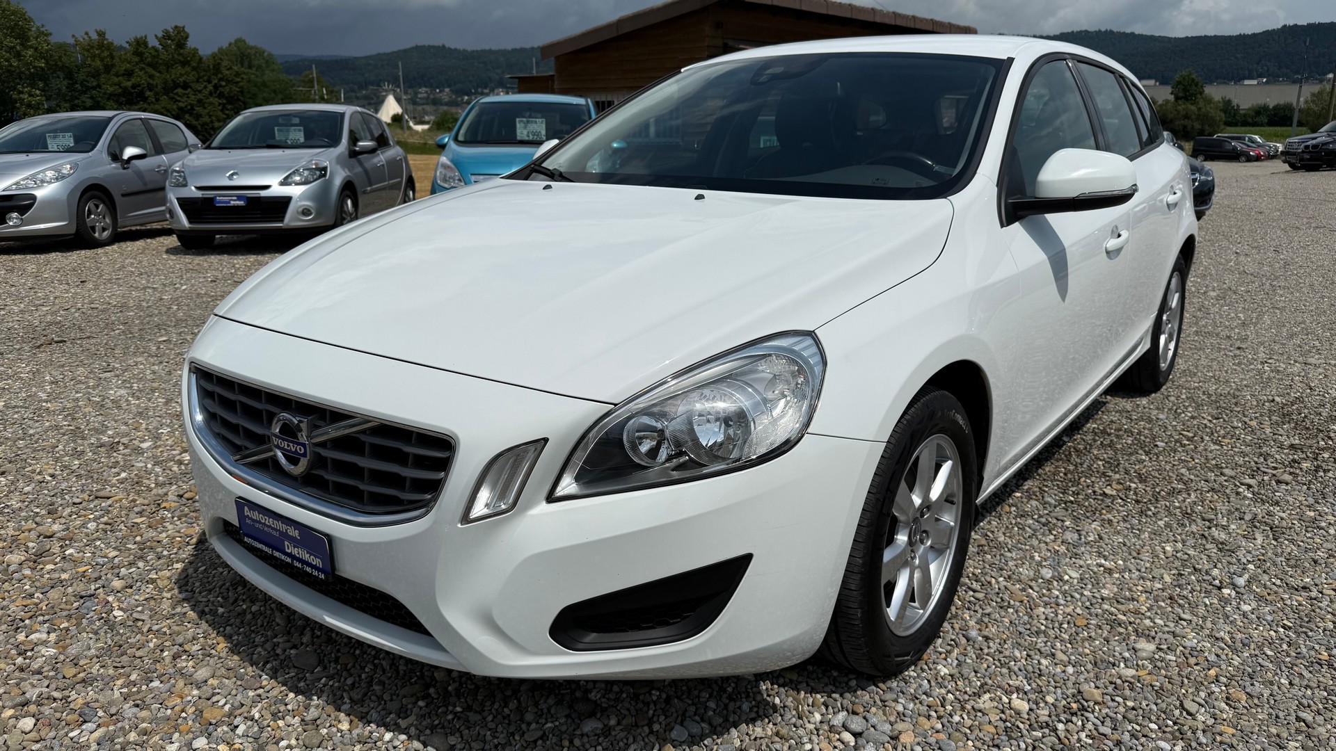 VOLVO V60 T4 Kinetic Powershift-image-11