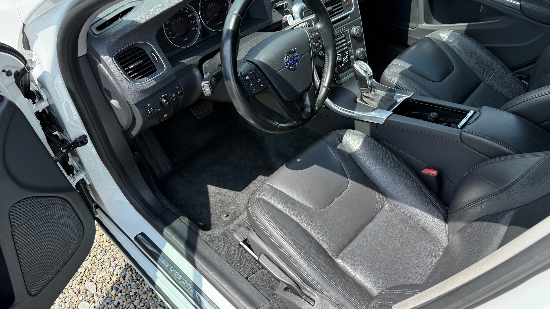 VOLVO V60 T4 Kinetic Powershift-showroom-element-1