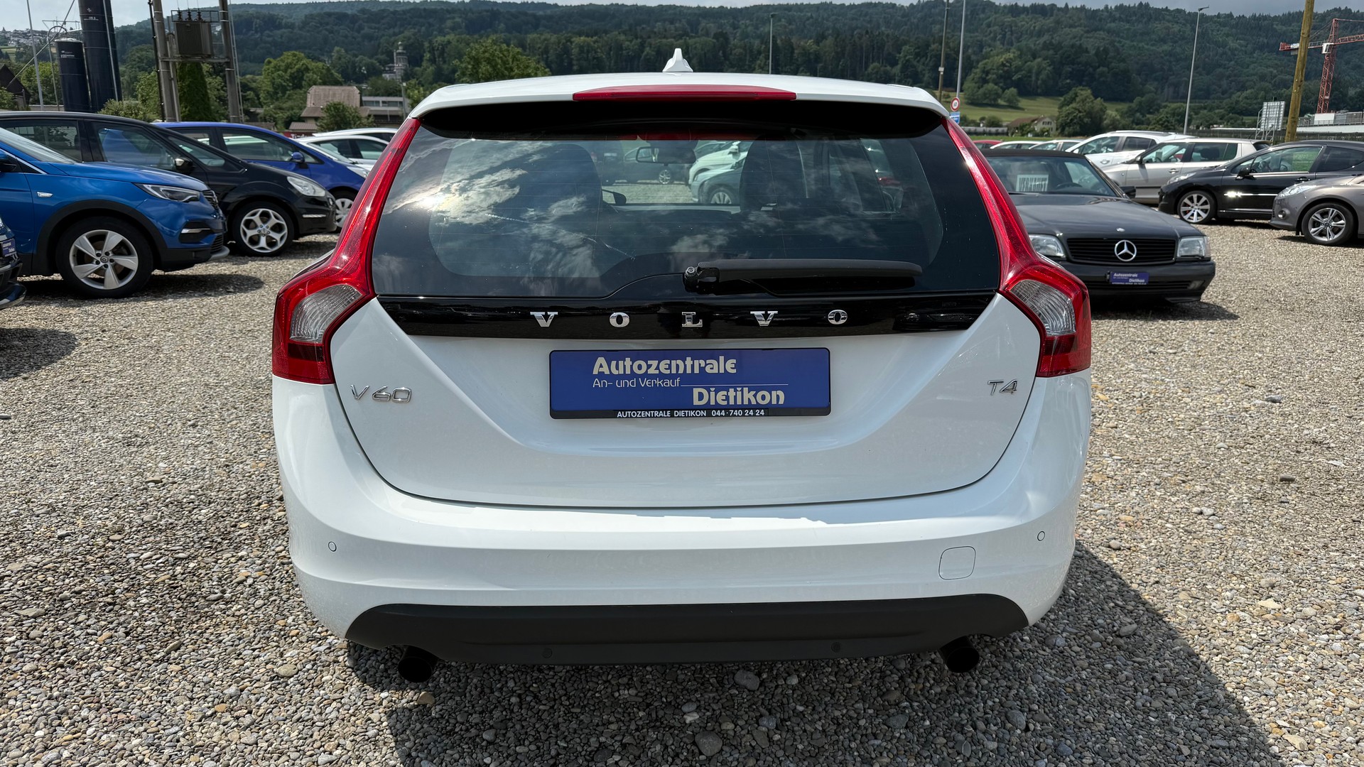 VOLVO V60 T4 Kinetic Powershift-image-17
