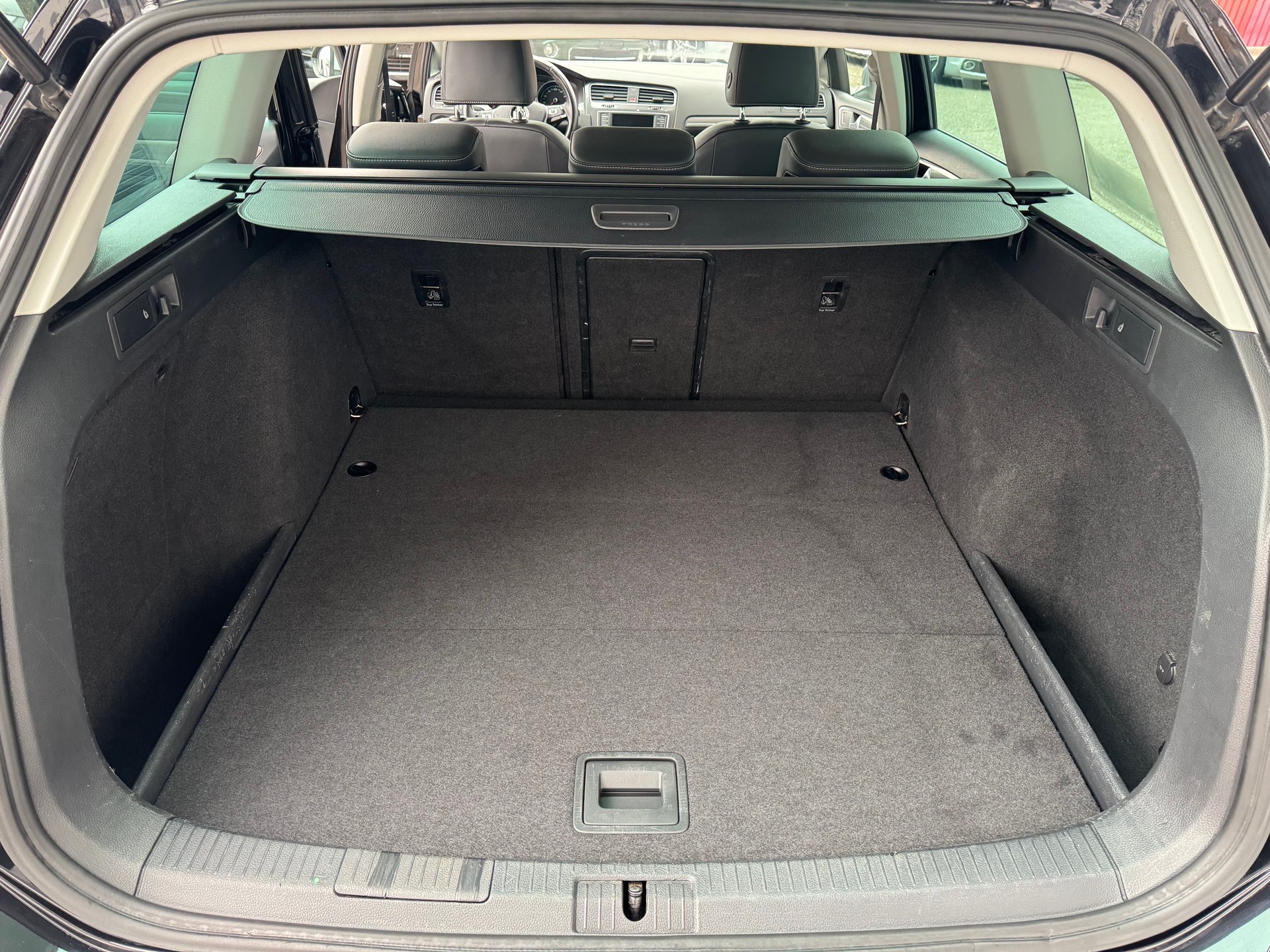 VW Golf 2.0 TDI Alltrack 4Motion-image-9