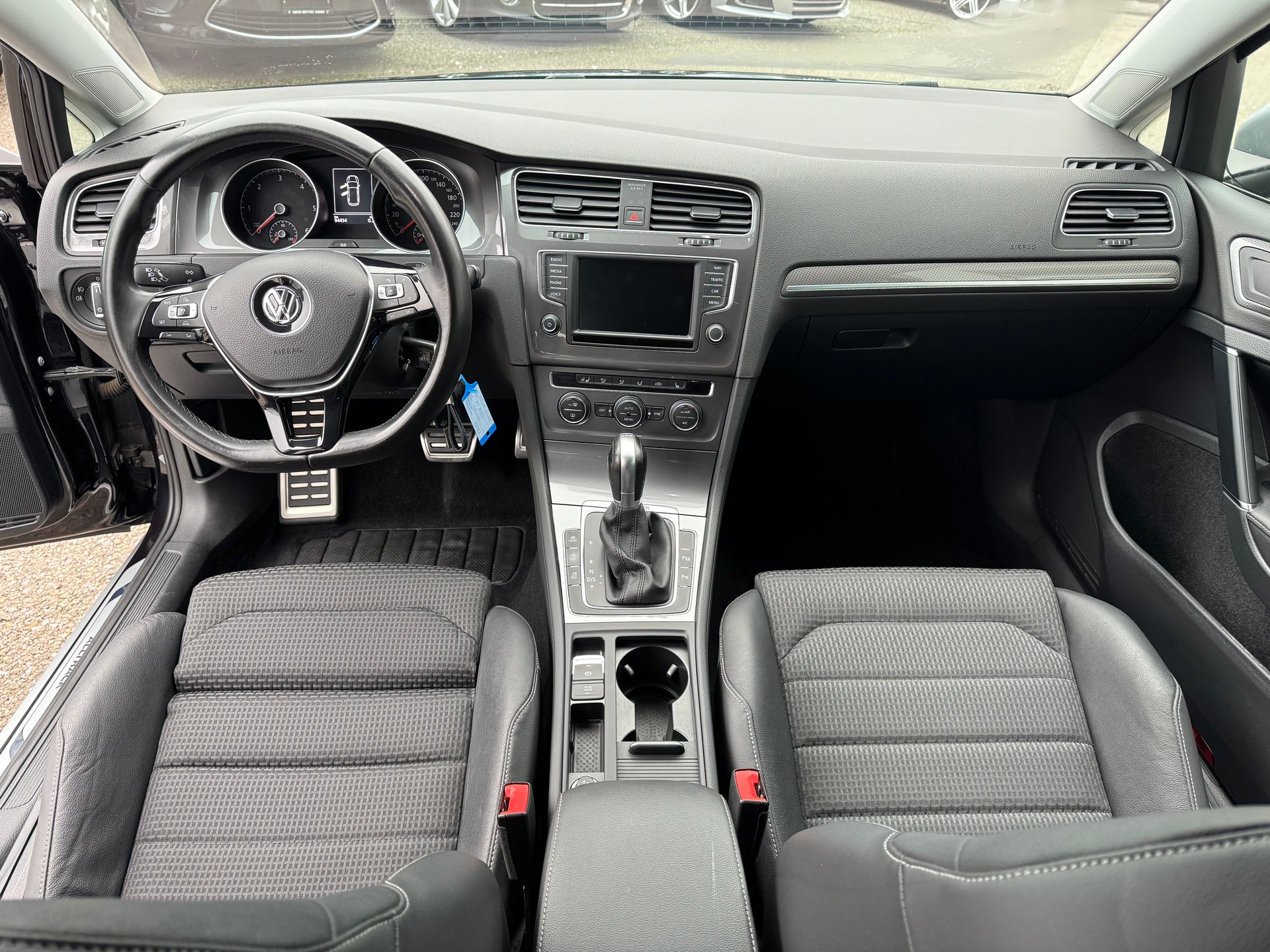 VW Golf 2.0 TDI Alltrack 4Motion-image-8
