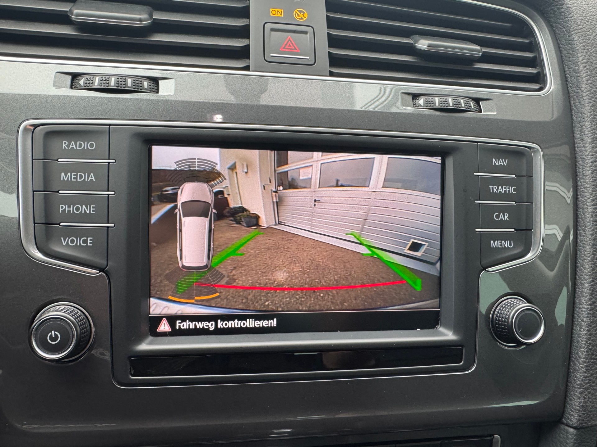 VW Golf 2.0 TDI Alltrack 4Motion-image-10