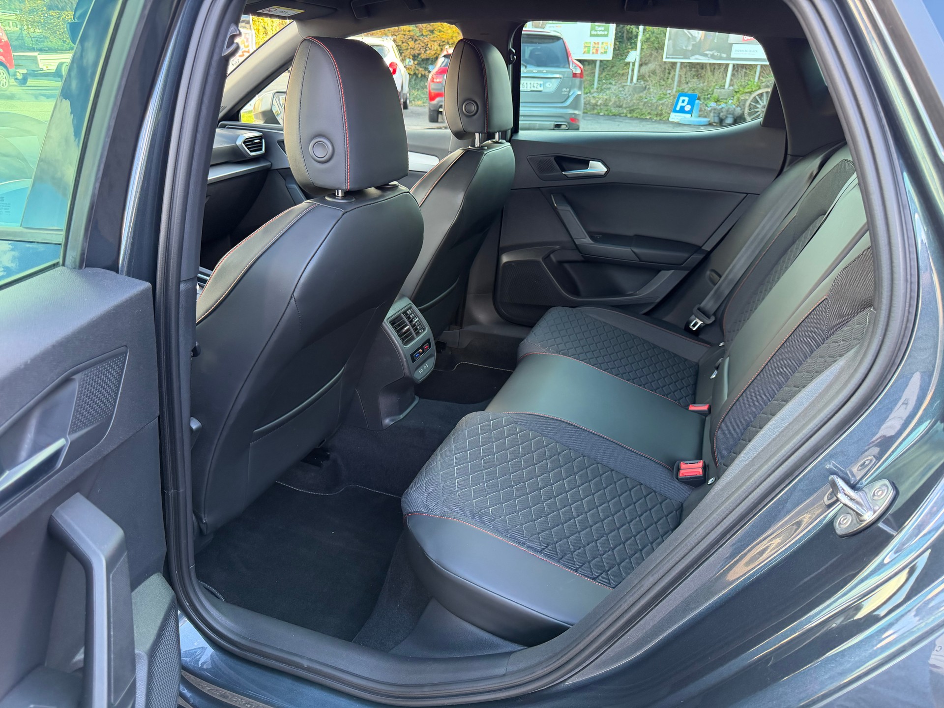 SEAT Leon 1.5 eTSI 150 FR DSG-image-23