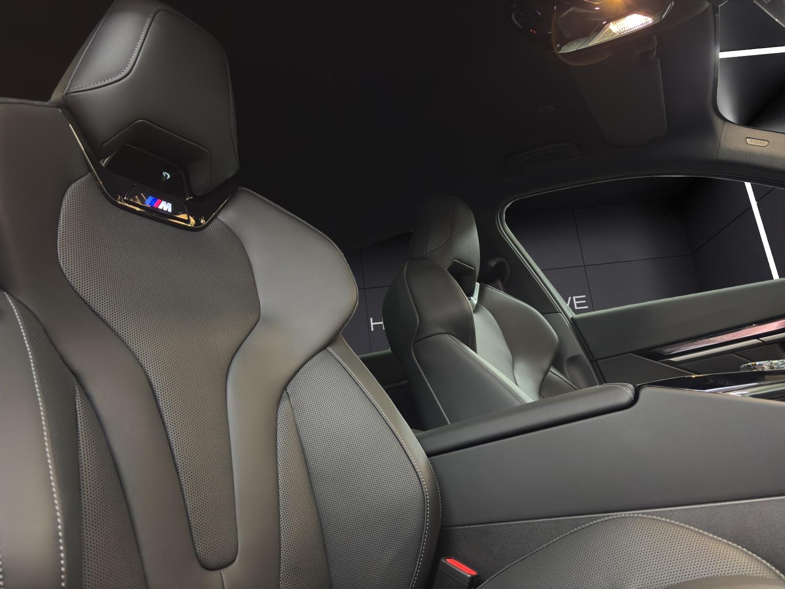 BMW 550e xDrive Touring-image-16