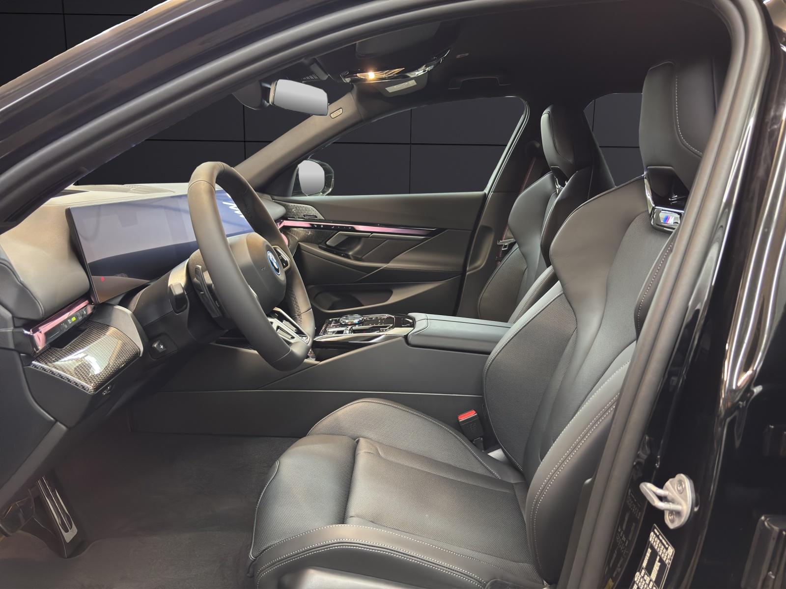 BMW 550e xDrive Touring-image-10