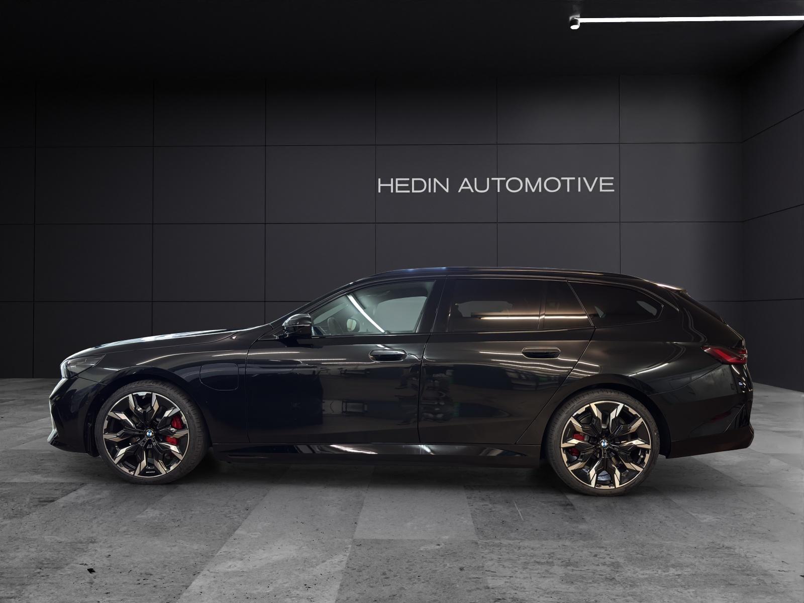 BMW 550e xDrive Touring-showroom-element-1