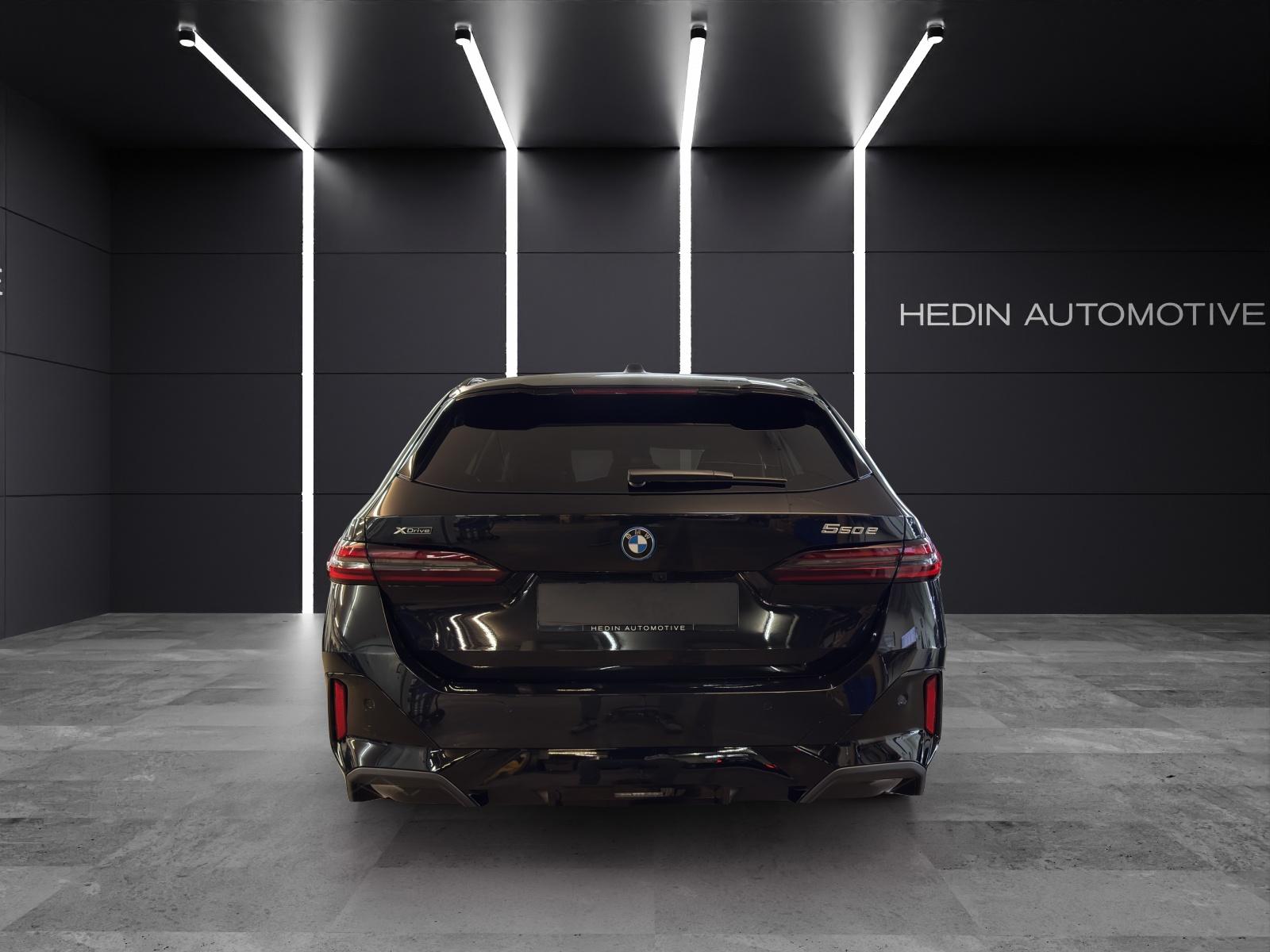 BMW 550e xDrive Touring-showroom-element-3