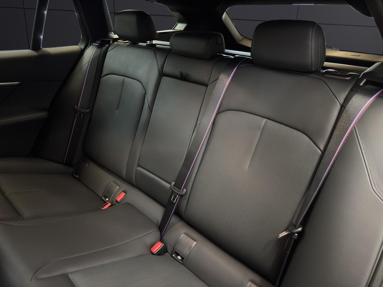 BMW 550e xDrive Touring-image-11