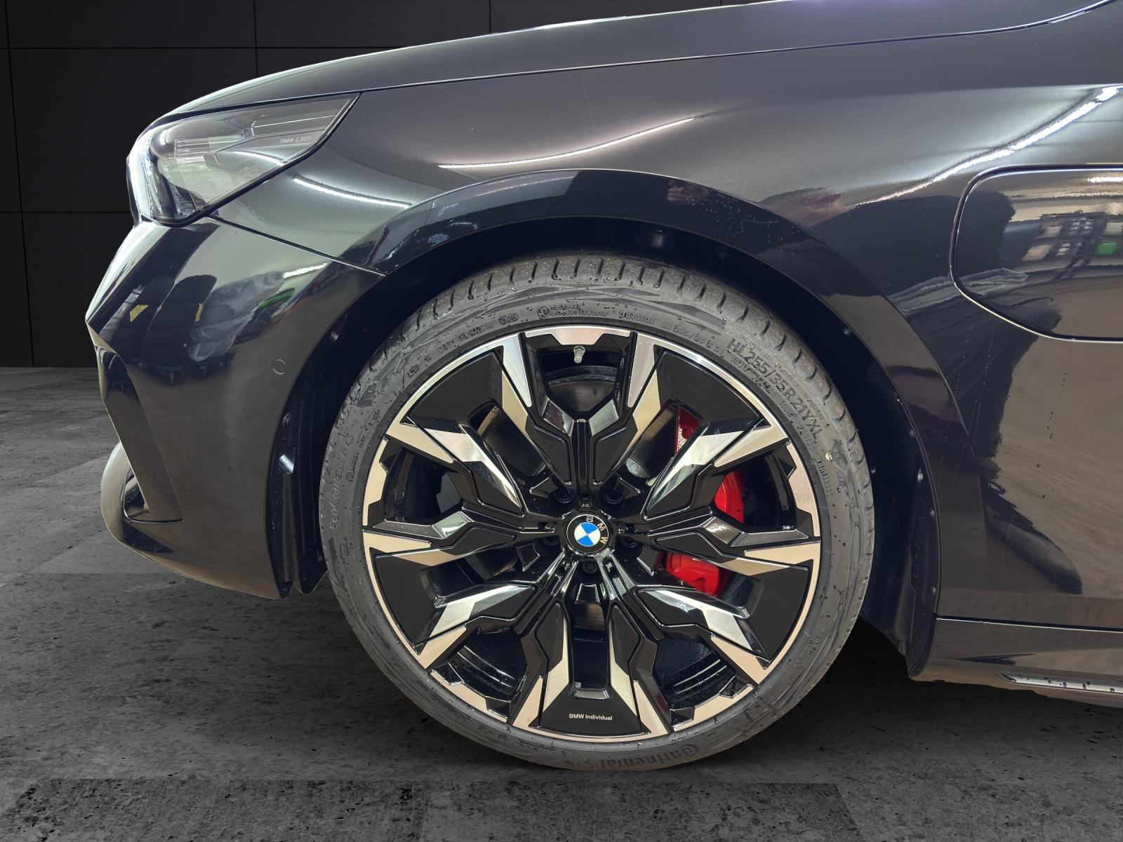 BMW 550e xDrive Touring-image-8