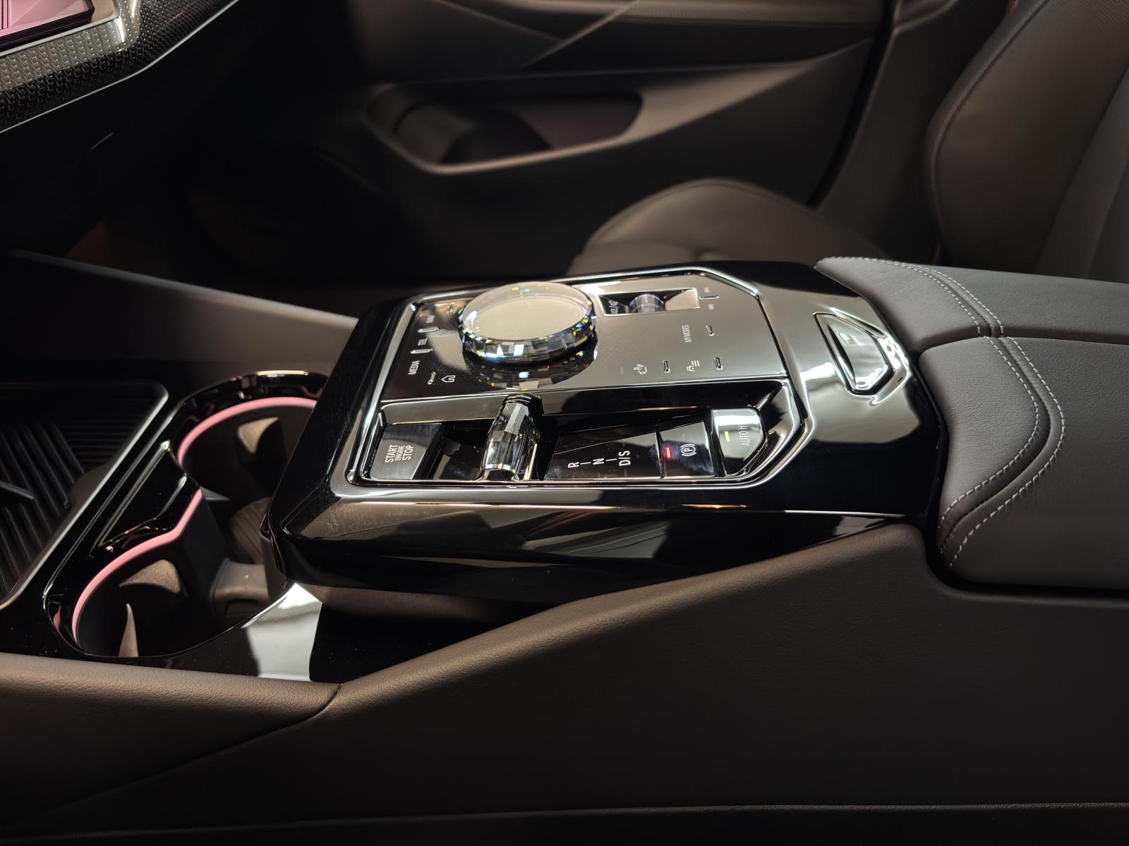 BMW 550e xDrive Touring-image-24