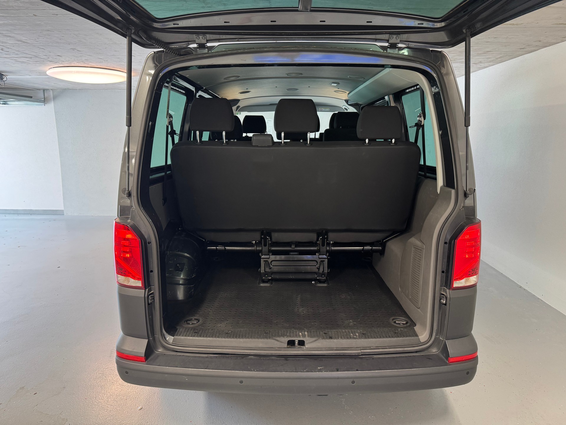 VW T6.1 2.0 TDI DSG-image-5
