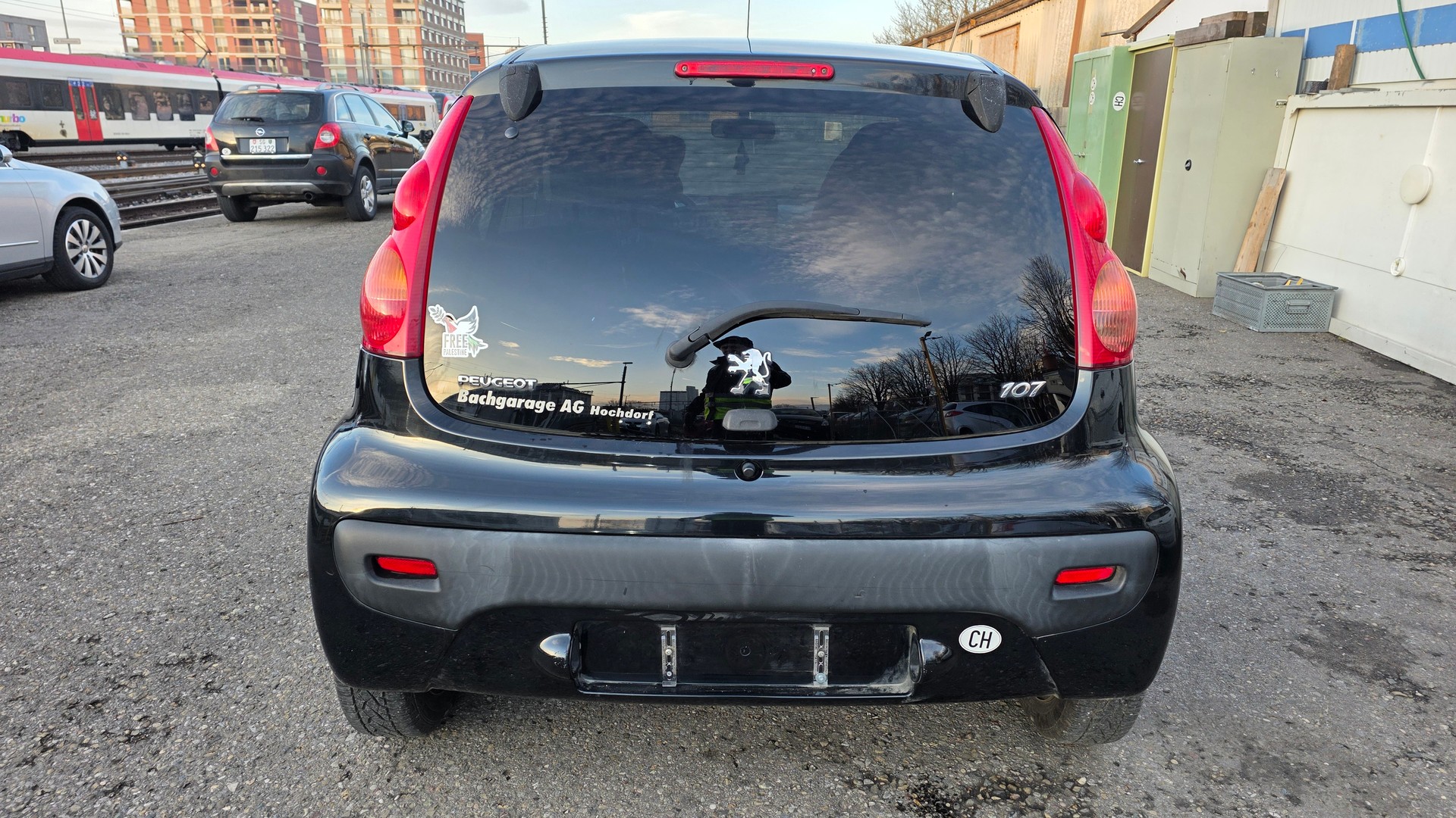 PEUGEOT 107 1.0 Swiss Edition-image-5