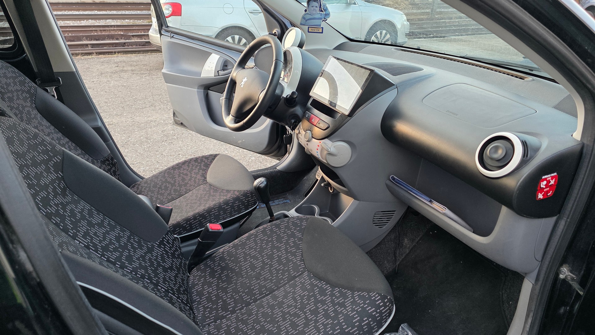 PEUGEOT 107 1.0 Swiss Edition-image-10