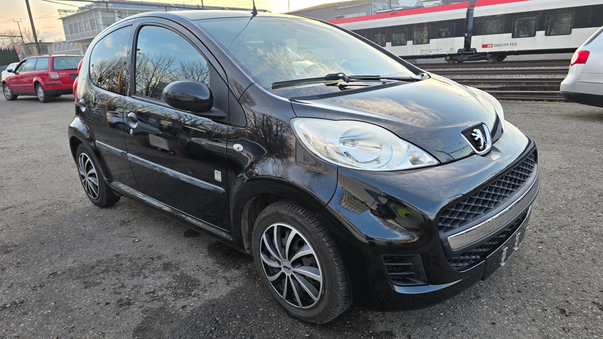 PEUGEOT 107 1.0 Swiss Edition-image-2