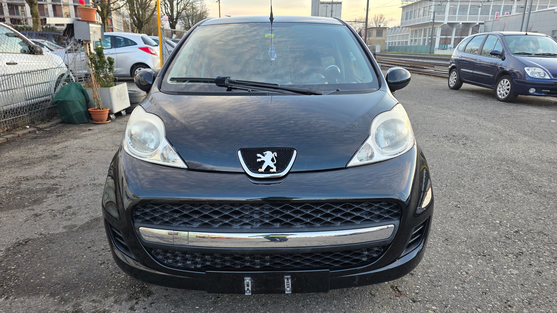 PEUGEOT 107 1.0 Swiss Edition-image-1