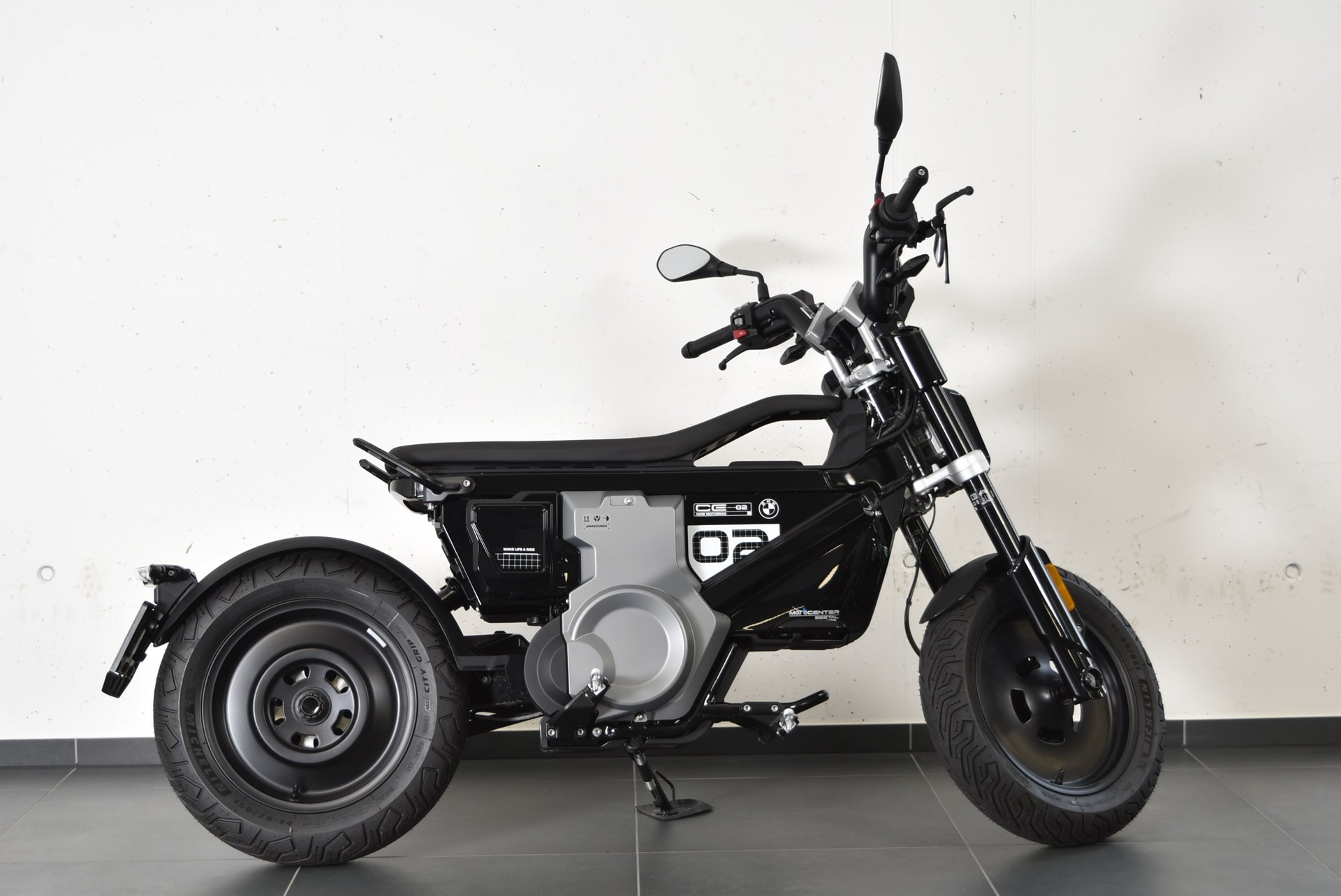 BMW CE 02-image-2
