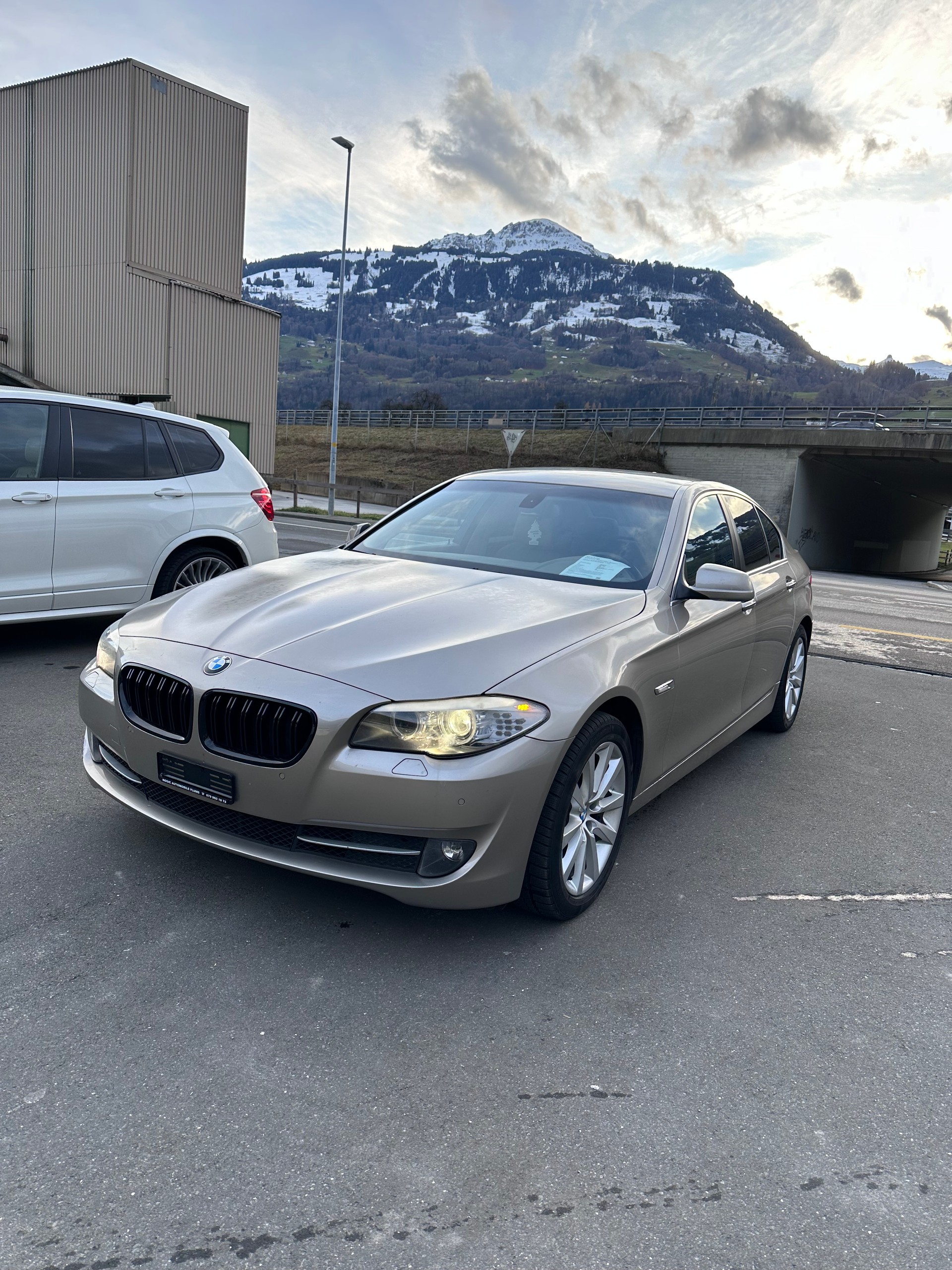 BMW 520d-showroom-element-3