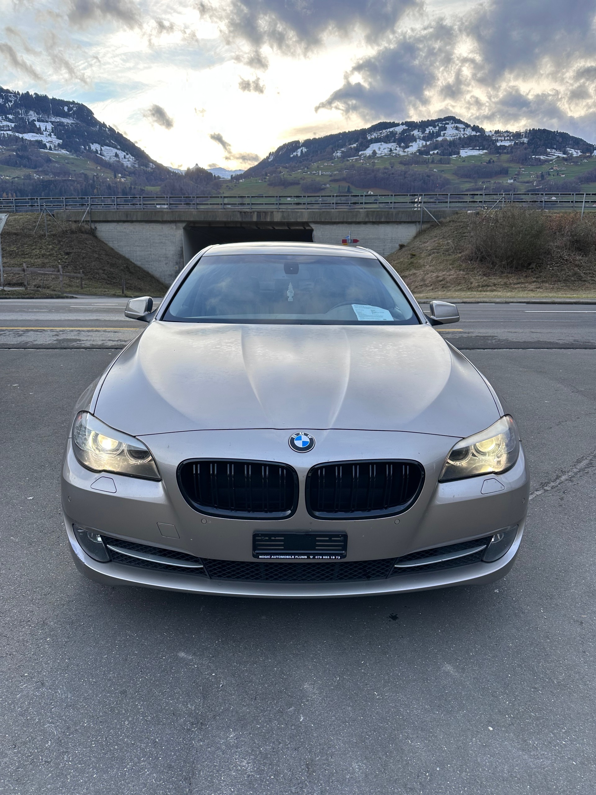 BMW 520d-showroom-element-2