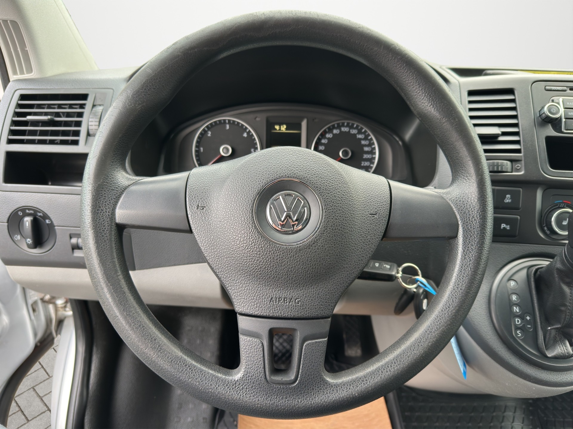 VW T5 2.0 TDI DSG-image-9