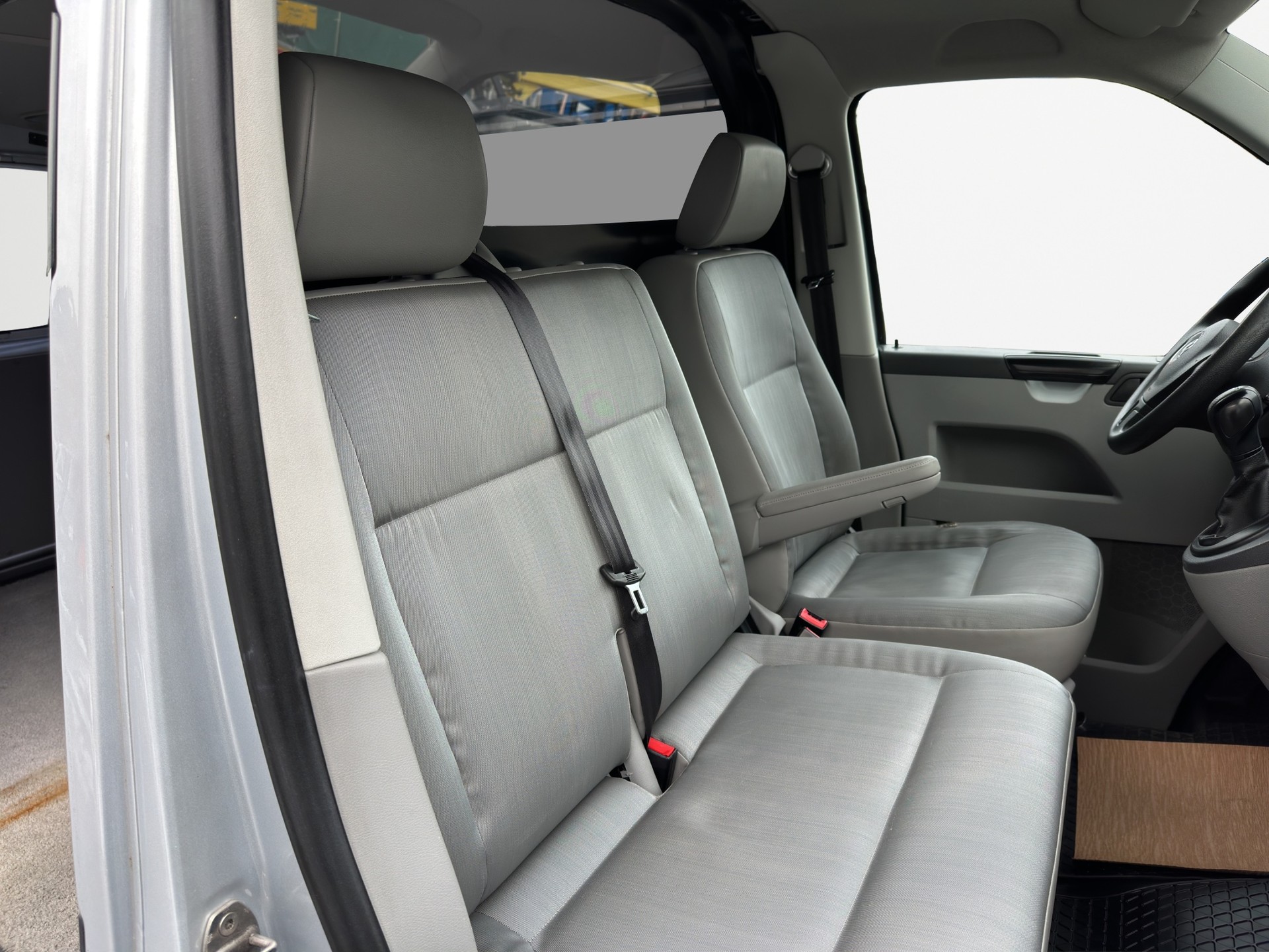 VW T5 2.0 TDI DSG-image-14
