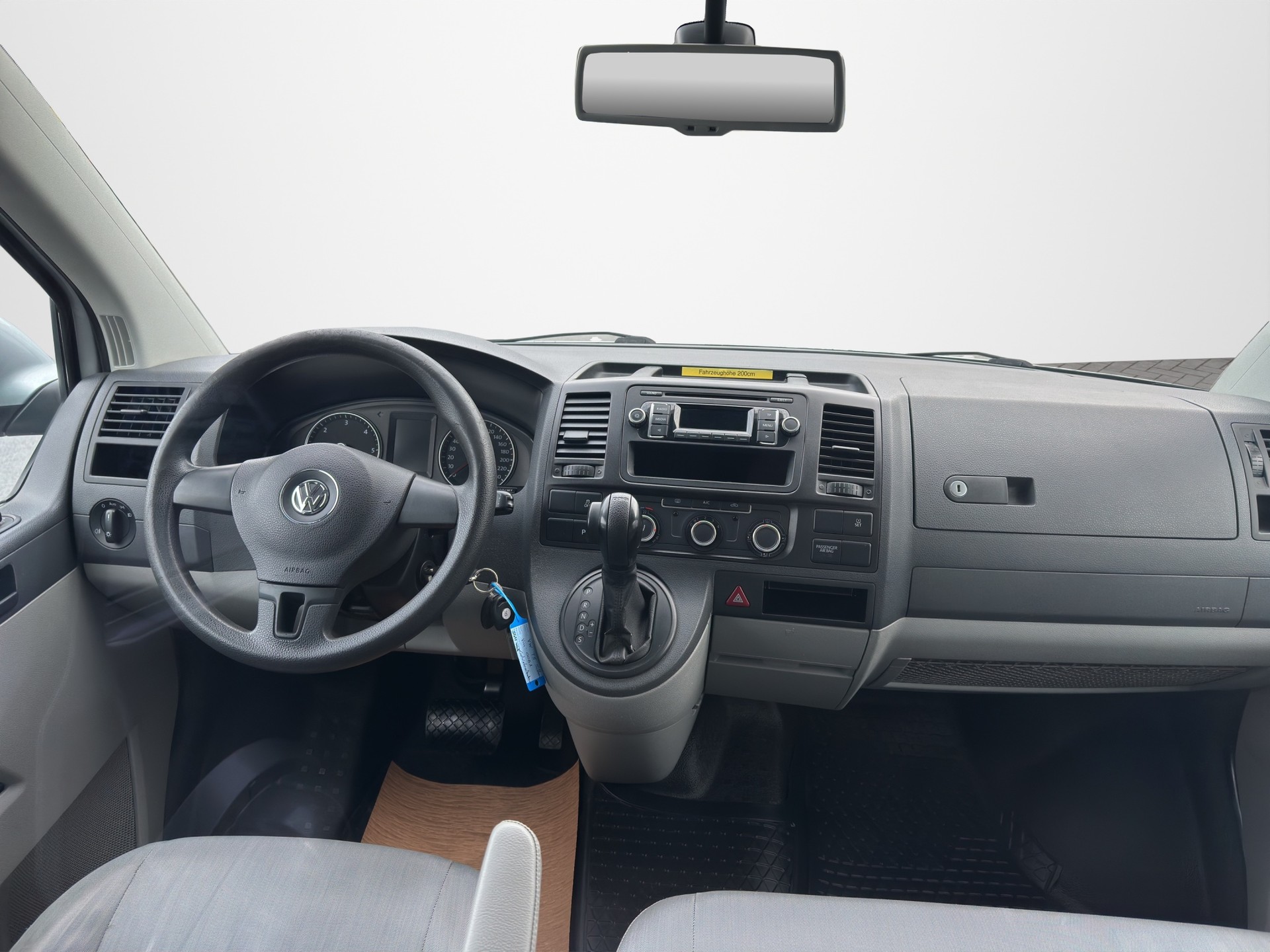 VW T5 2.0 TDI DSG-image-11