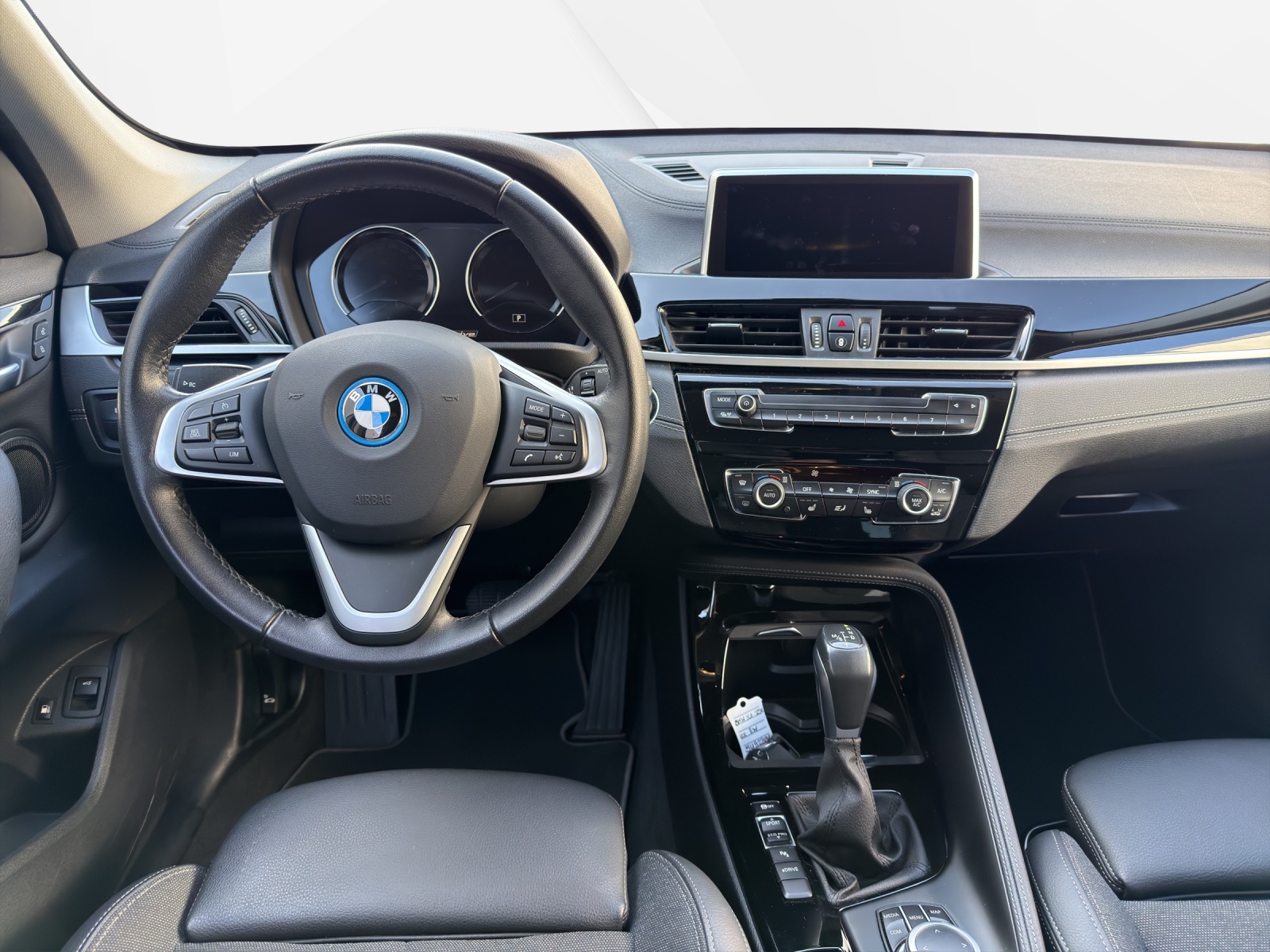 BMW X1 xDrive 25e Sport Line-image-13