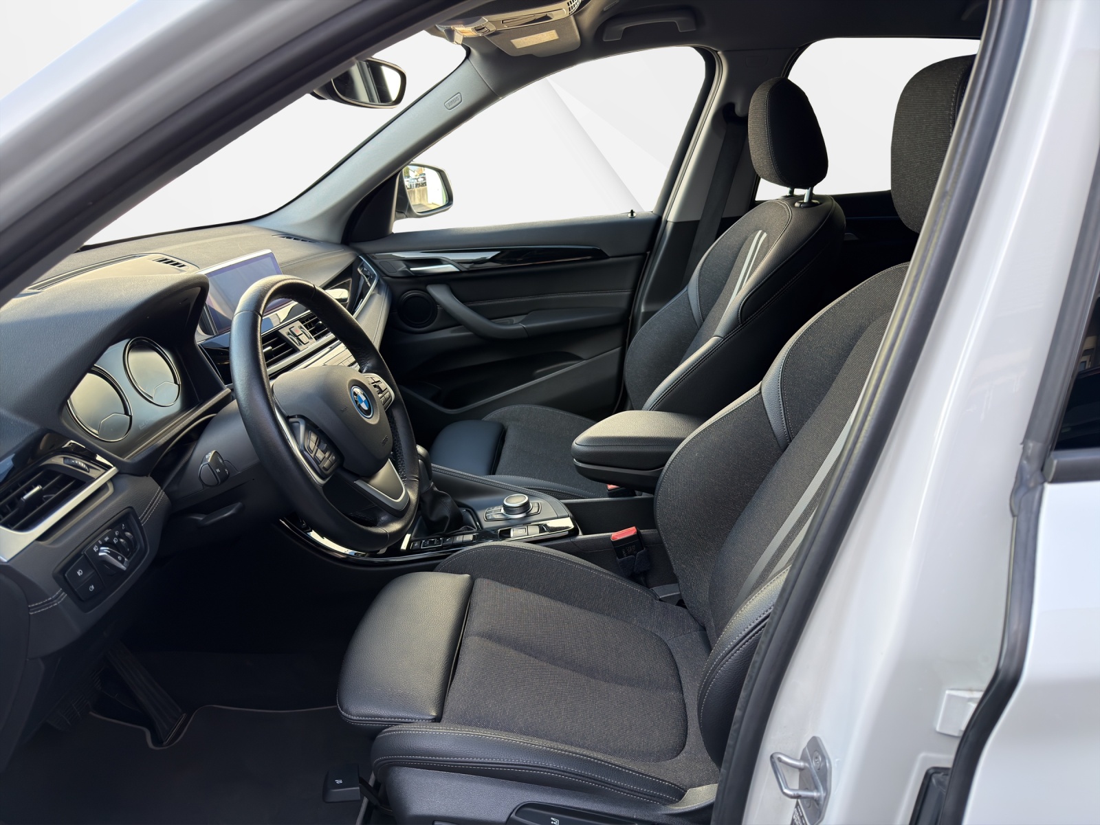 BMW X1 xDrive 25e Sport Line-image-12