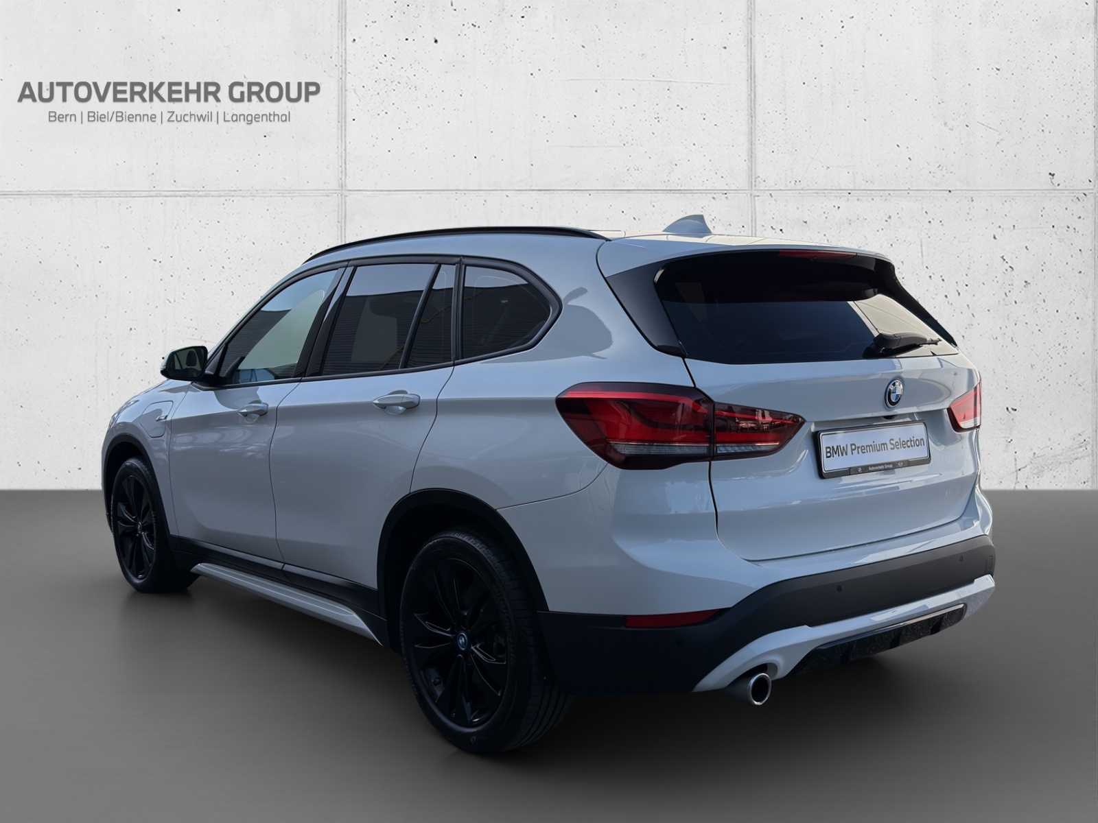 BMW X1 xDrive 25e Sport Line-showroom-element-3