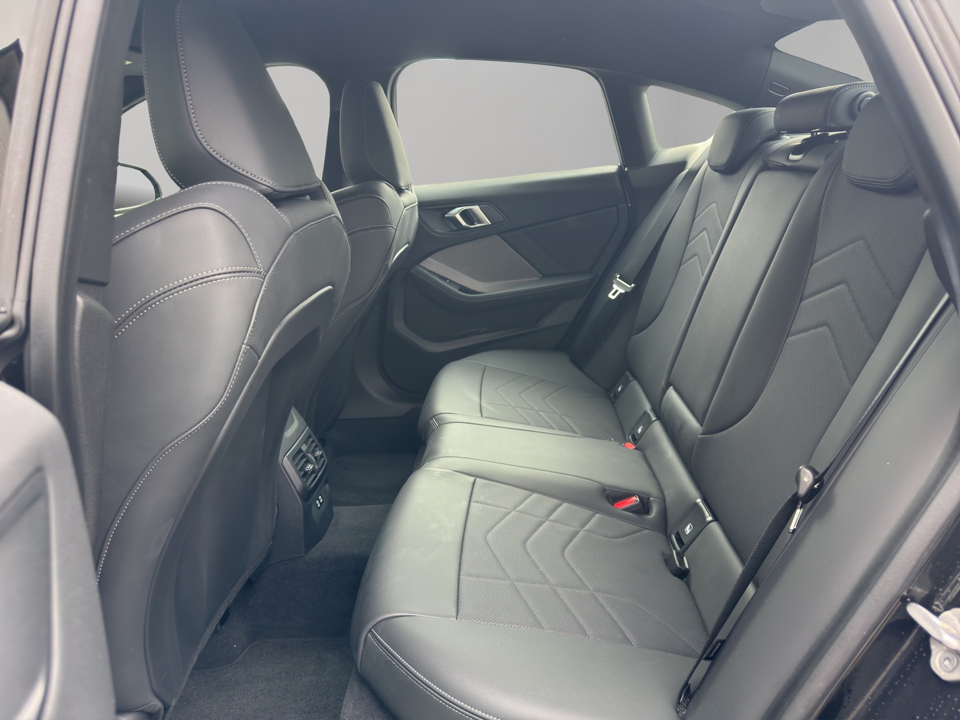 BMW 220d Gran Coupé 48V M Sport Steptronic-image-16