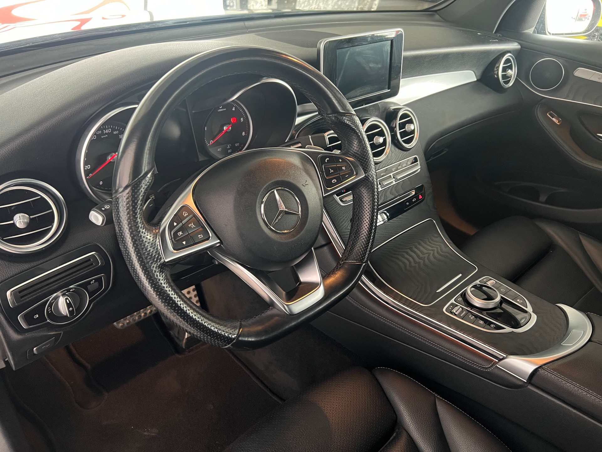 MERCEDES-BENZ GLC 250 d 4Matic 9G-Tronic-image-12