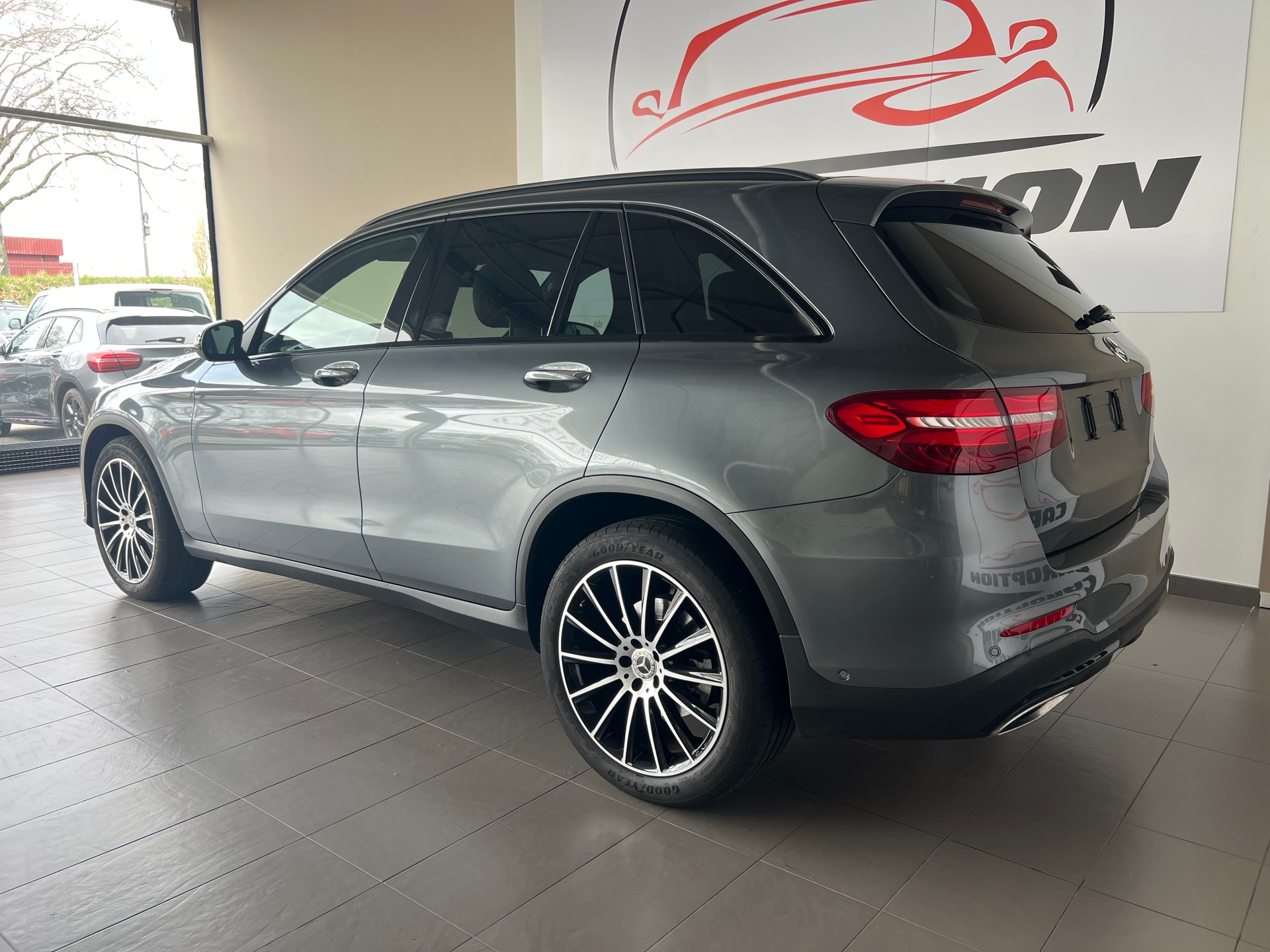 MERCEDES-BENZ GLC 250 d 4Matic 9G-Tronic-image-4