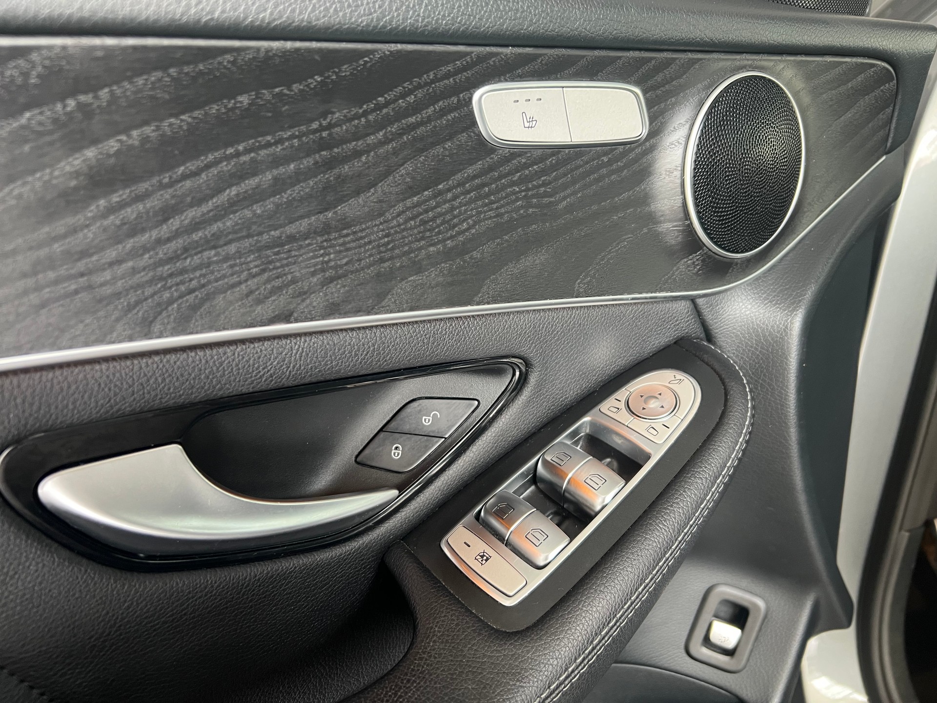 MERCEDES-BENZ GLC 250 d 4Matic 9G-Tronic-image-17