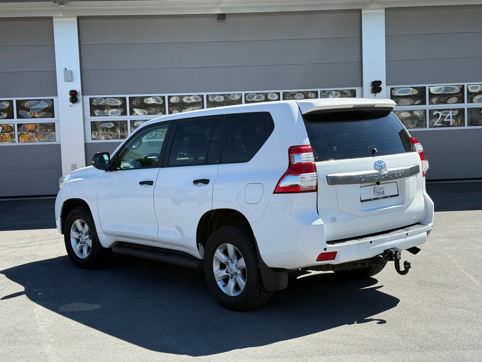 TOYOTA Land Cruiser 3.0TD-showroom-element-3