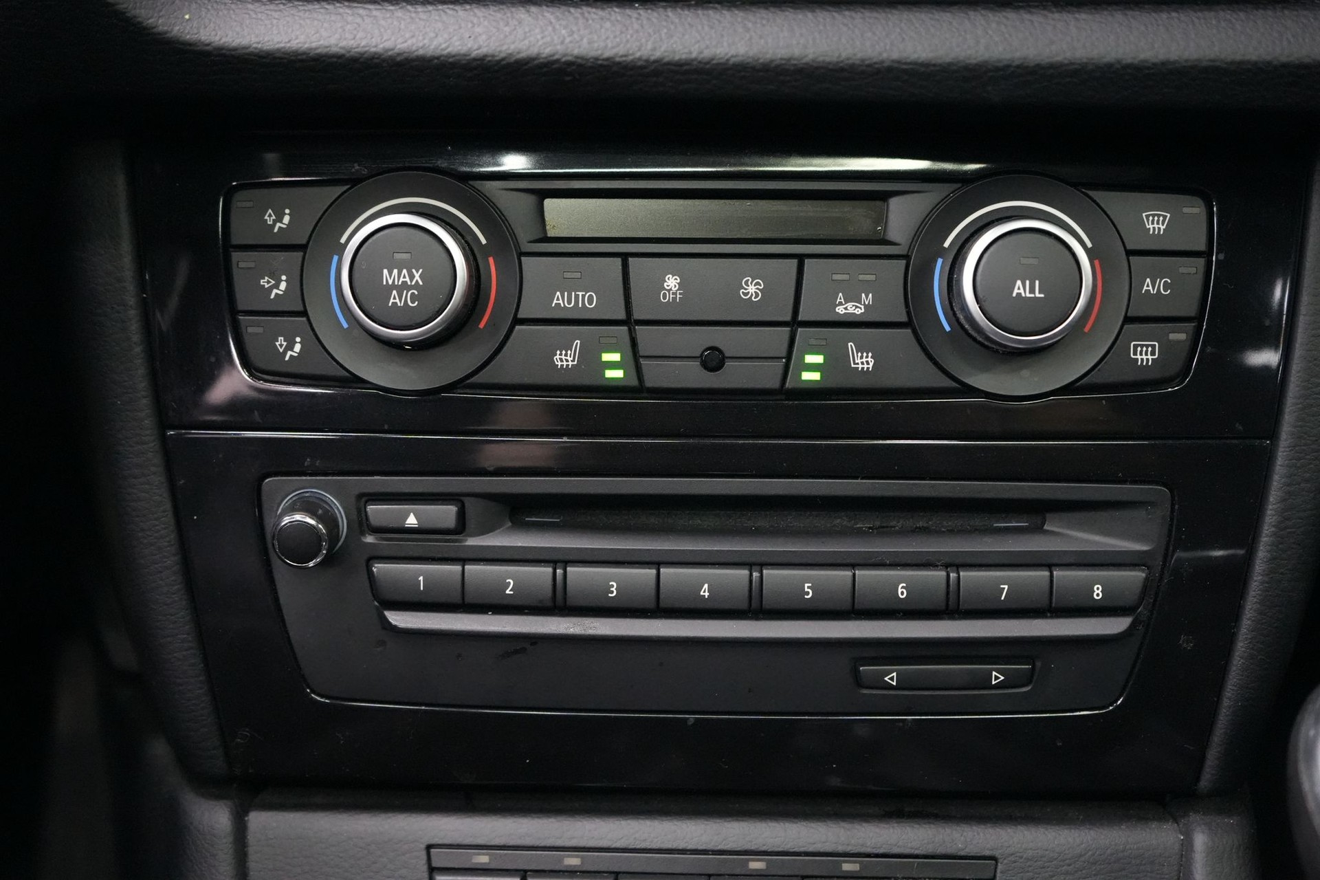 BMW X1 xDrive 28i Steptronic-image-12