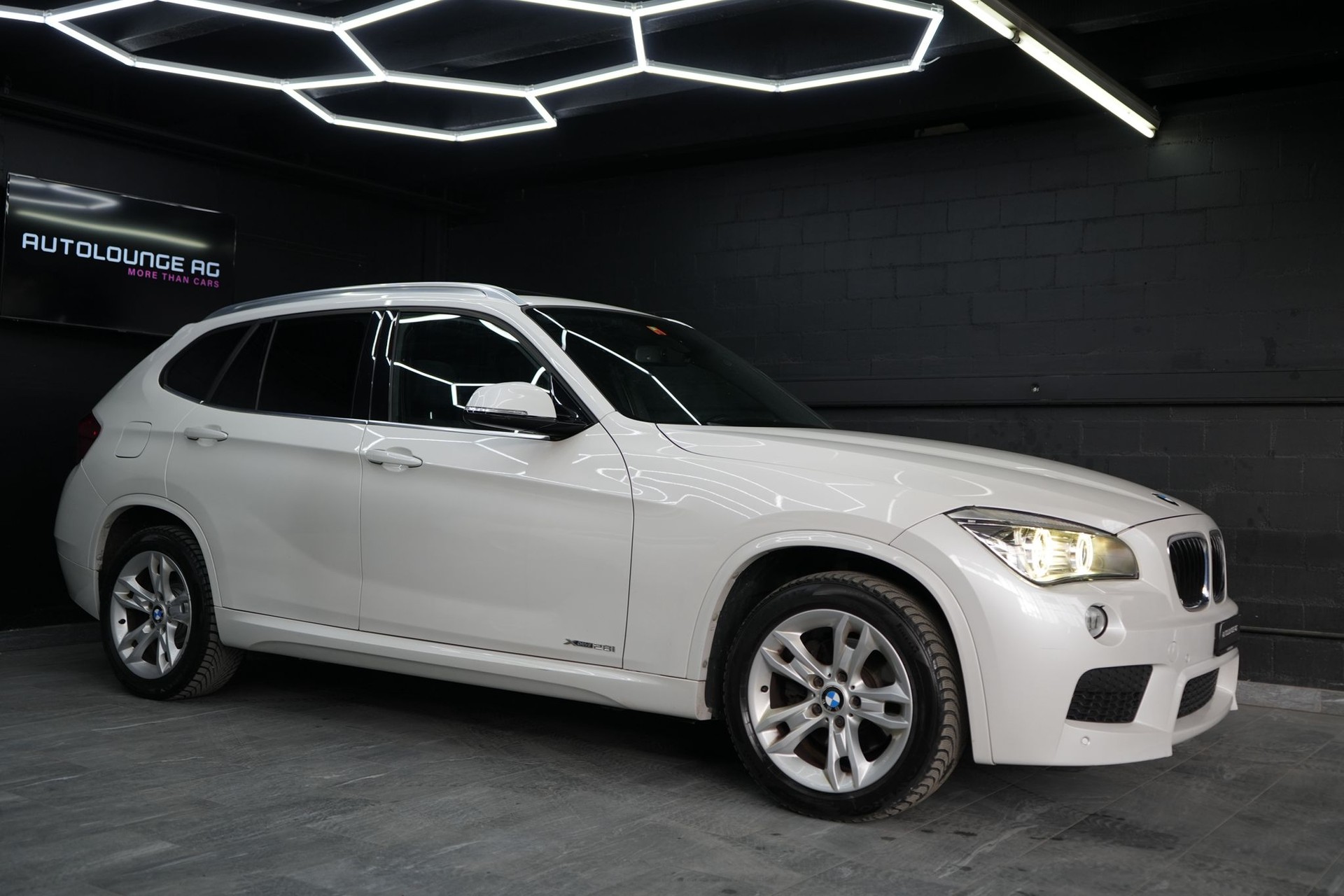 BMW X1 xDrive 28i Steptronic-showroom-element-1