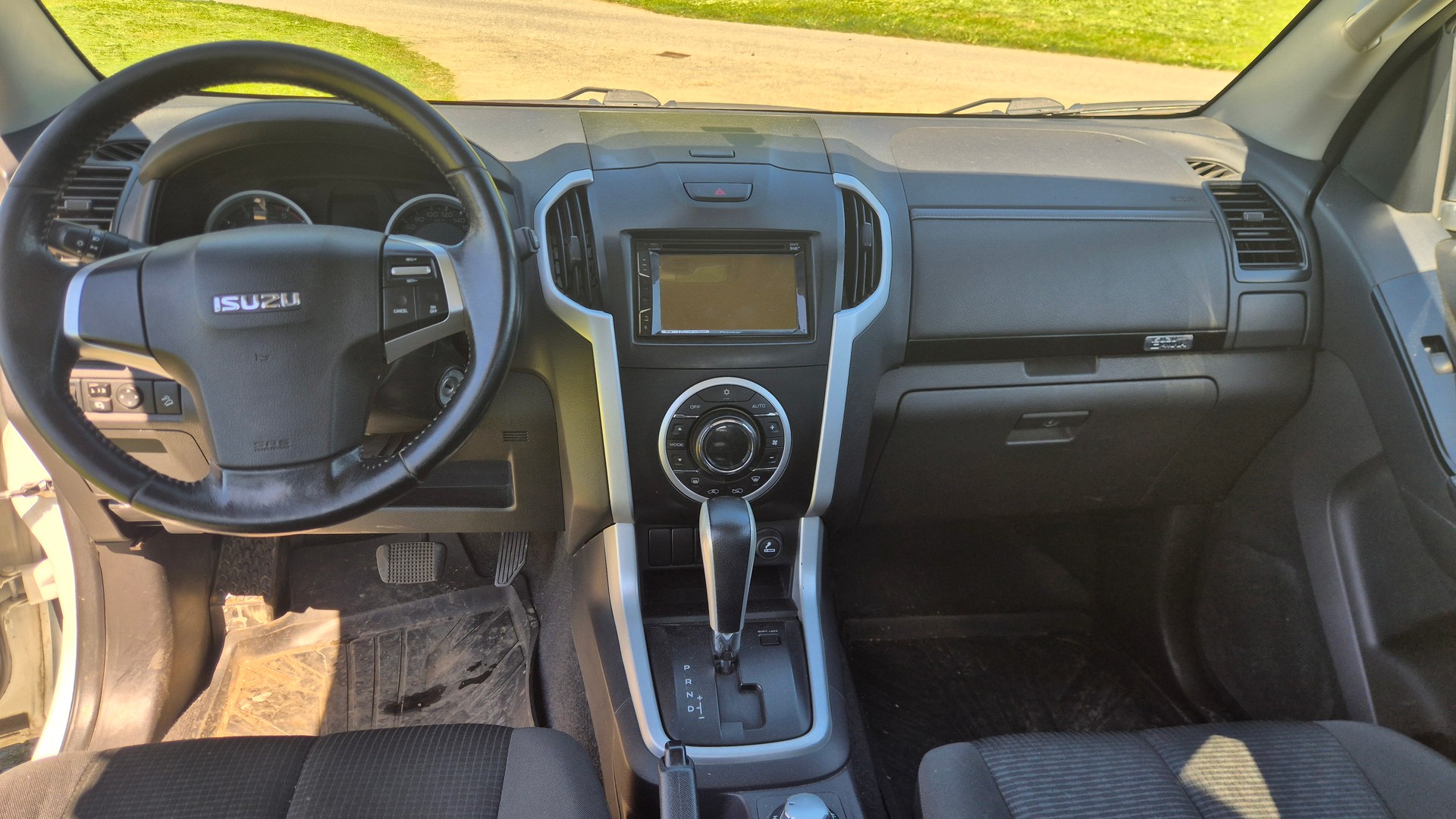 ISUZU D-MAX 1.9 SpaceCab Solar Plus 4x4 A-image-7