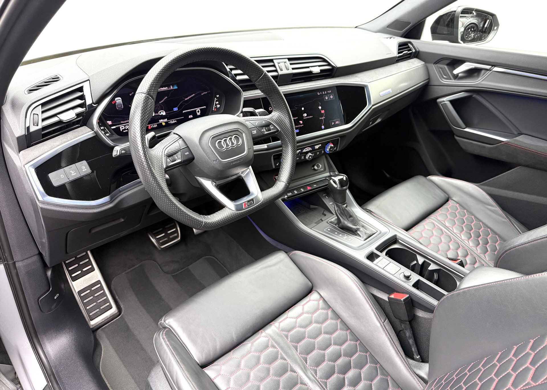 AUDI RS Q3 Sportback quattro S tronic-image-6