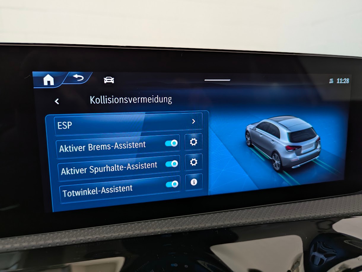 MERCEDES-BENZ A 220 AMG Line 4Matic 8G-DCT*FACELIFT AMG-PREMIUM PLUS PANO VOLL-LED NAVI 360CAM HEAD-UP SITZHEIZ*-image-16